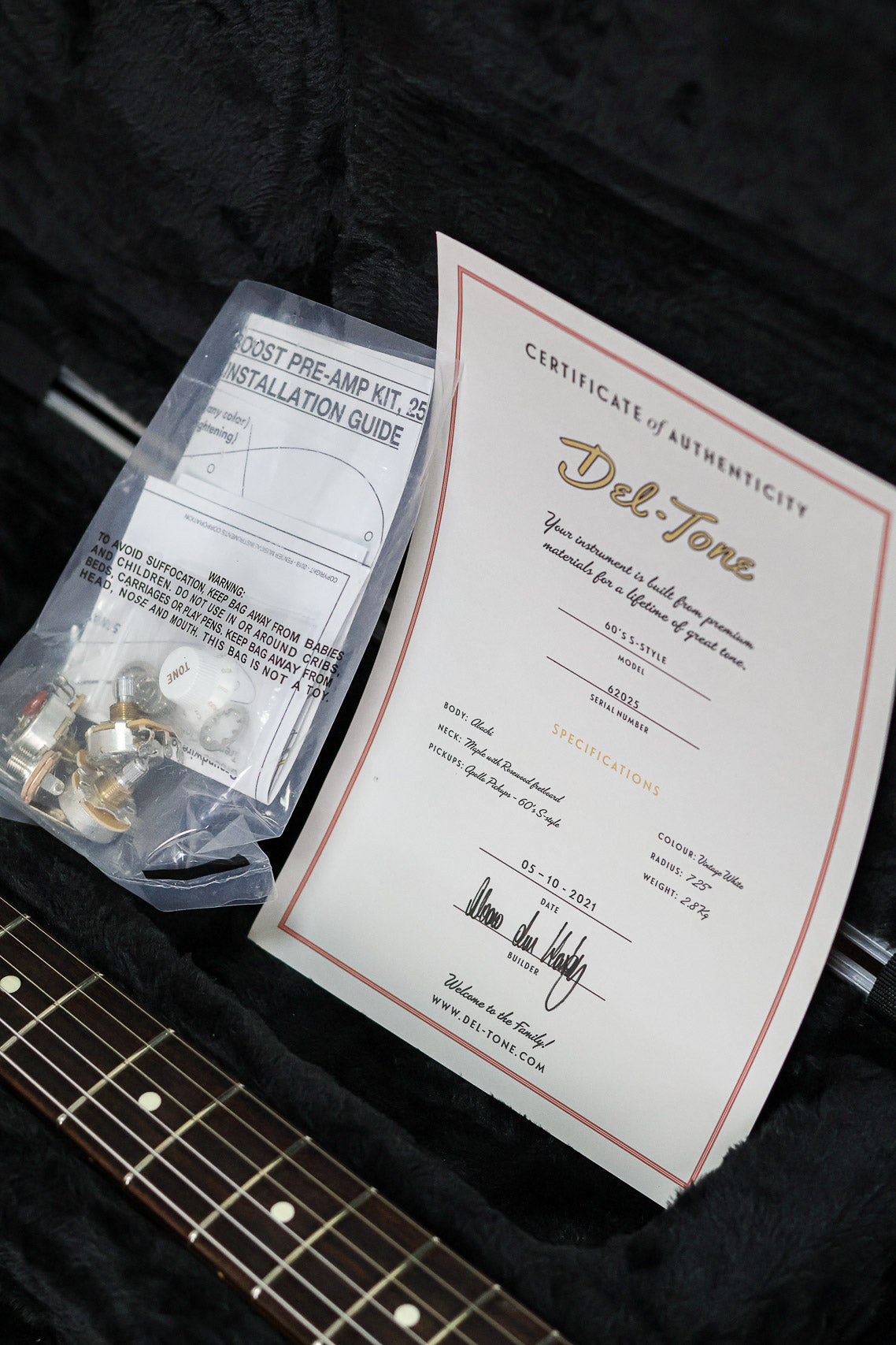 Del-Tone Stratocaster 00's | White