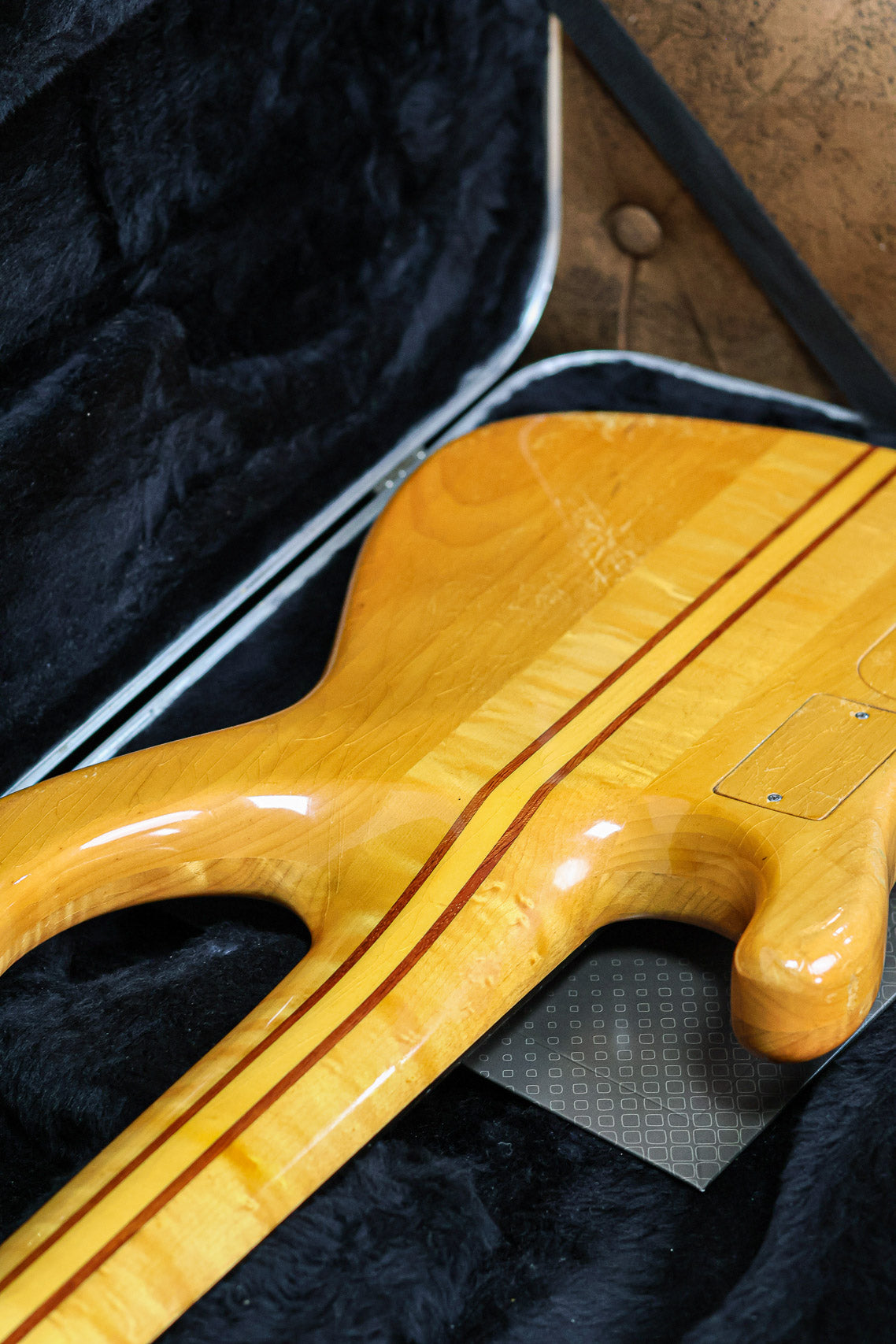 Neuser Courage 5 1995 | Tigerflamed Glossy