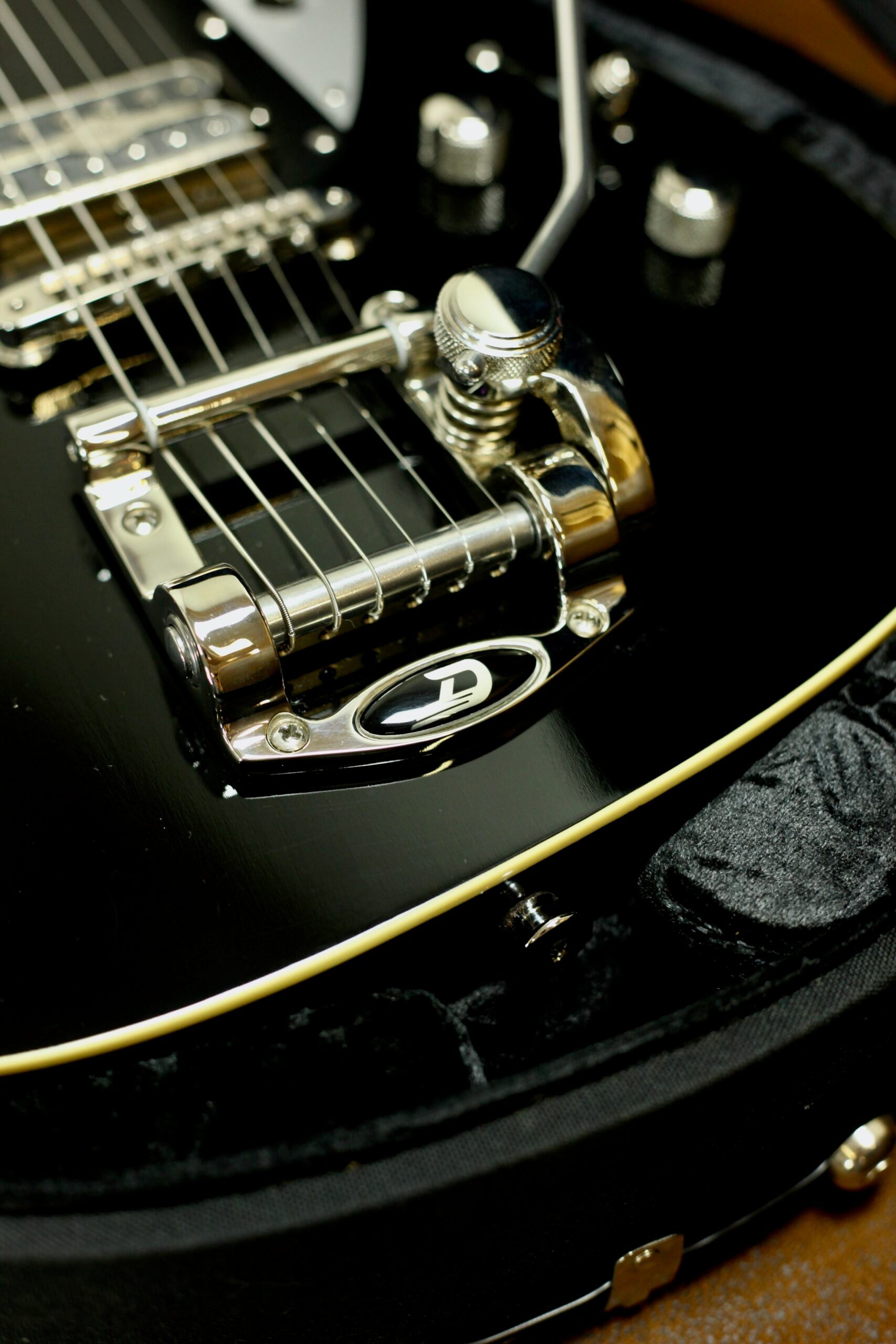 Duesenberg The Falken Tremolo | Black