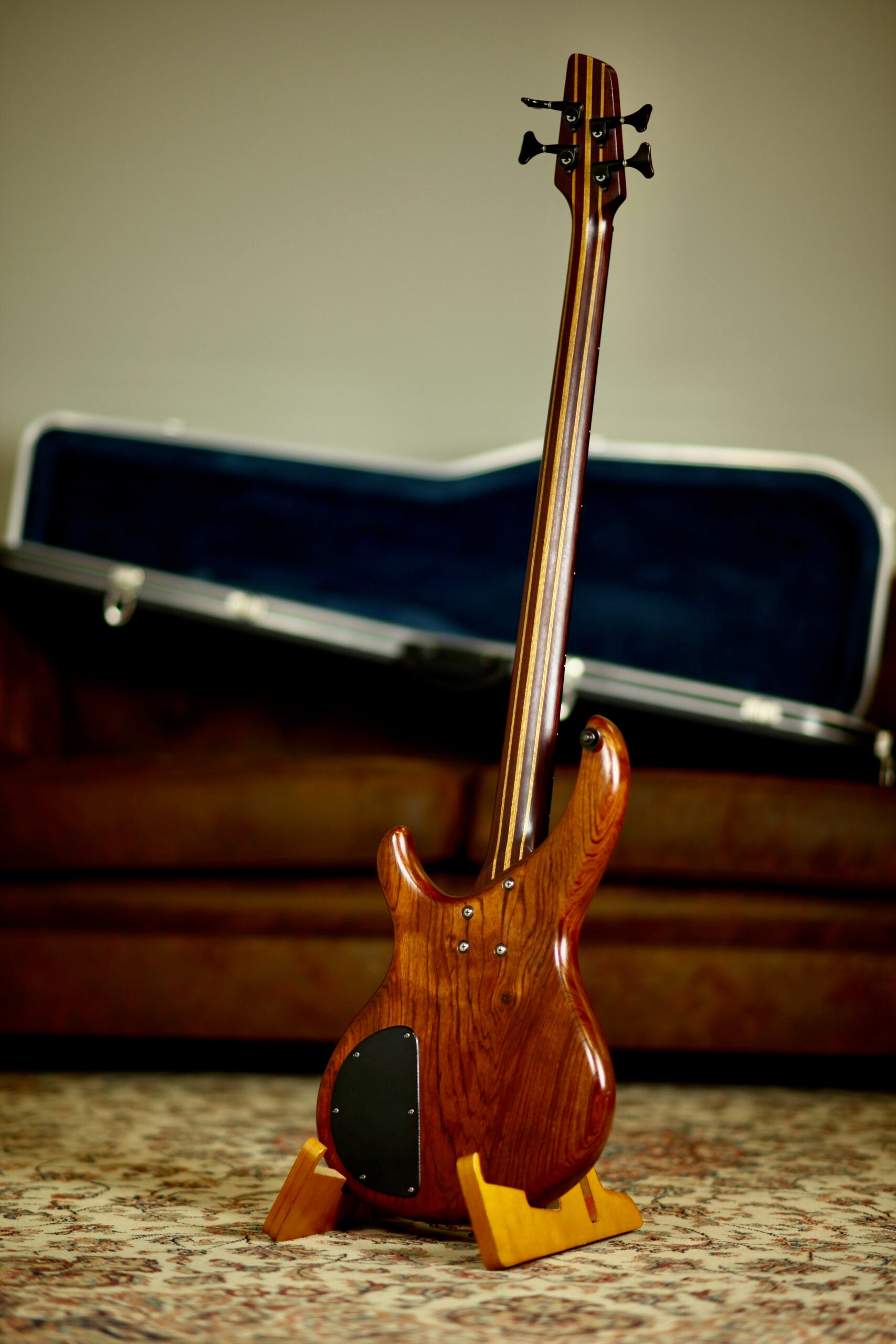 Aria Pro II Integra Series Bass | Walnut Satin