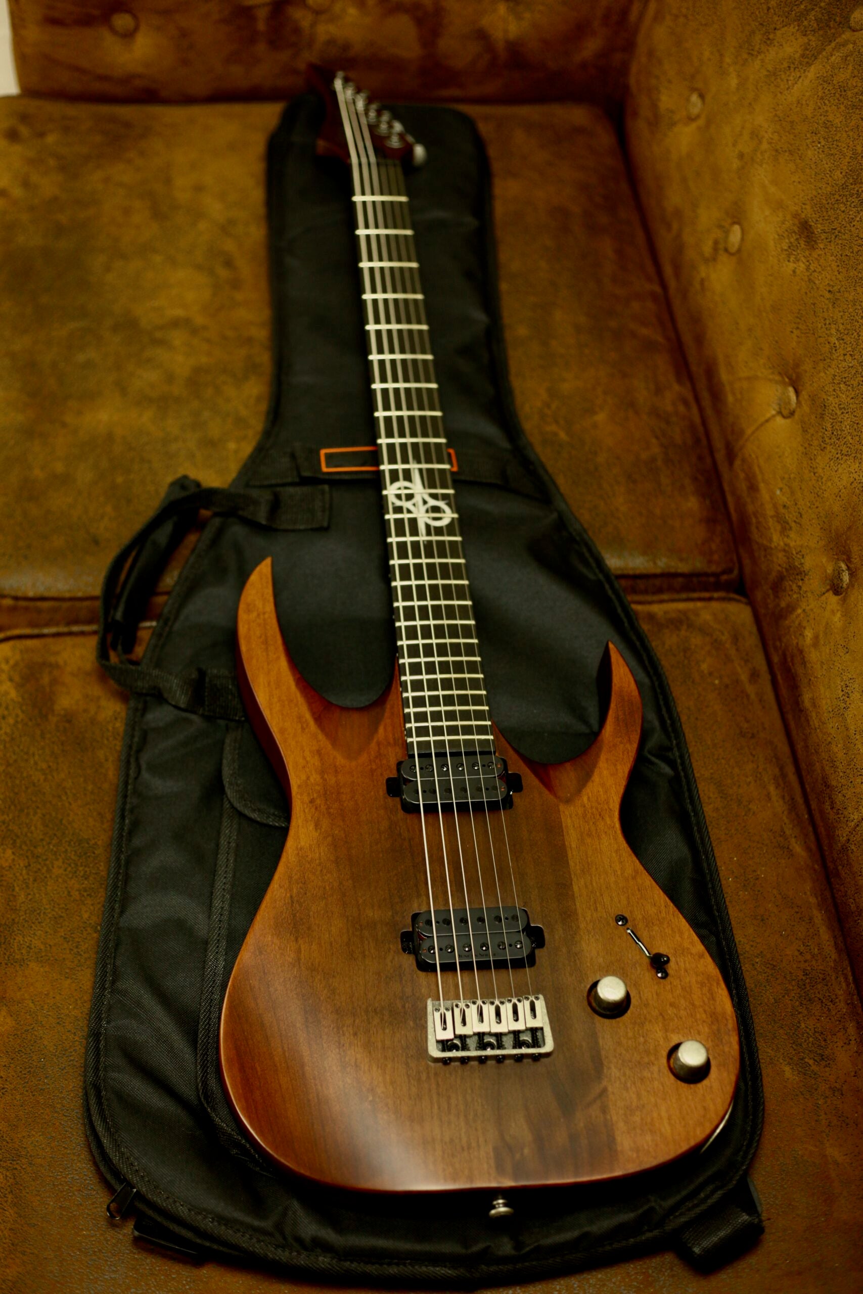 Solar Baritone A2.6D-29+ | Aged Natural Matte