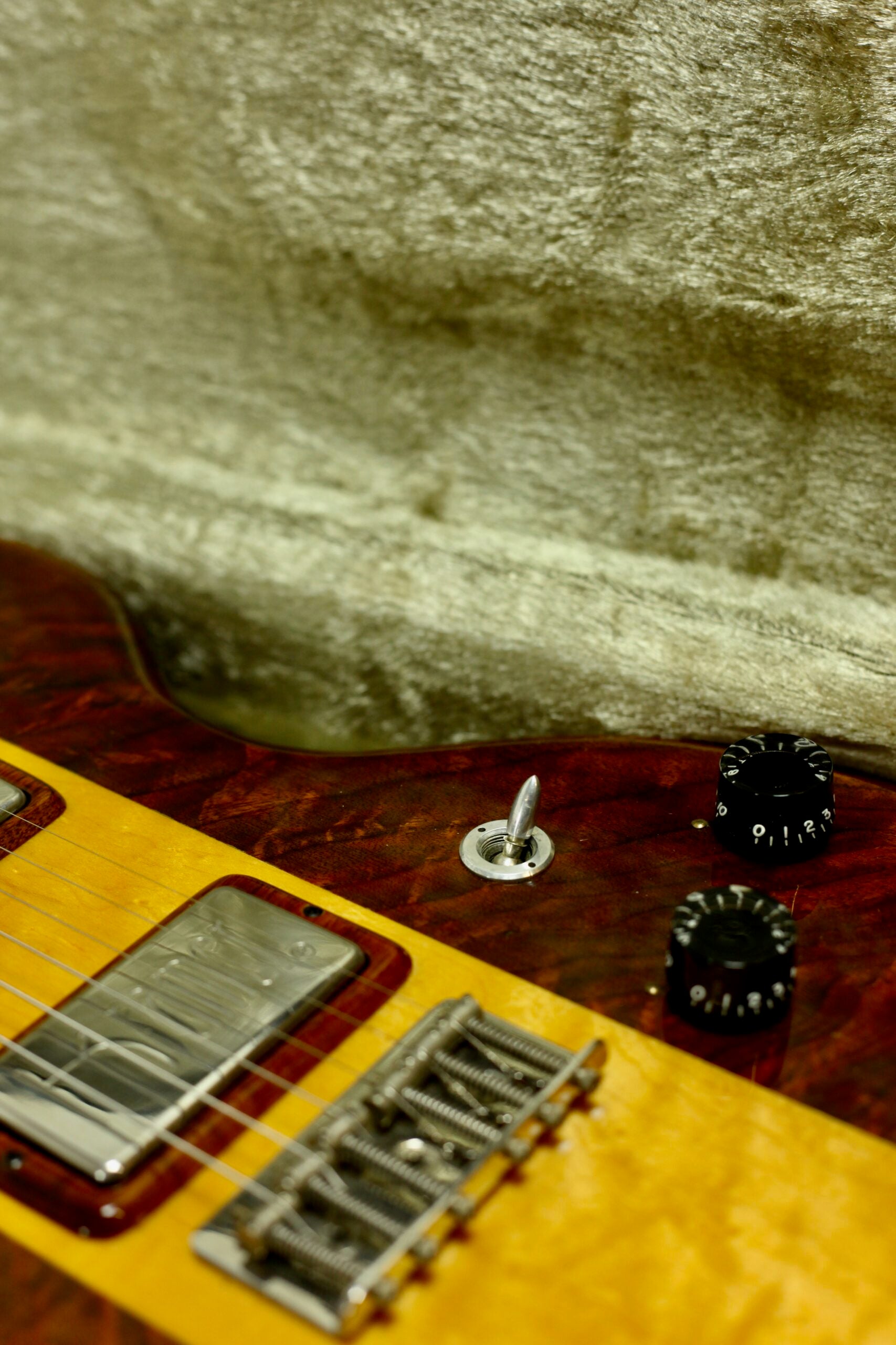 Kramer 650G “Artist” USA (1978) | Walnut Alembic