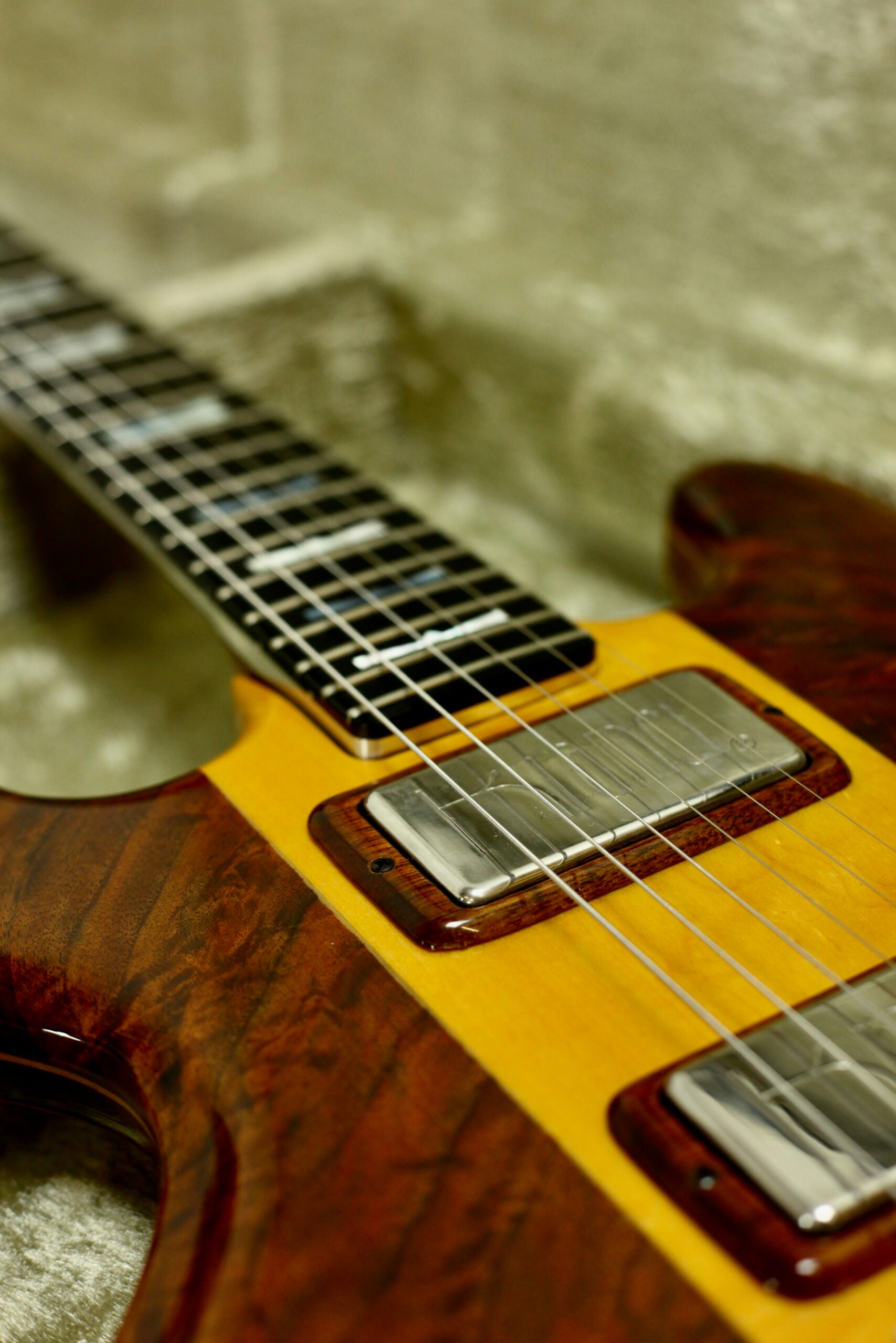 Kramer 650G “Artist” USA (1978) | Walnut Alembic