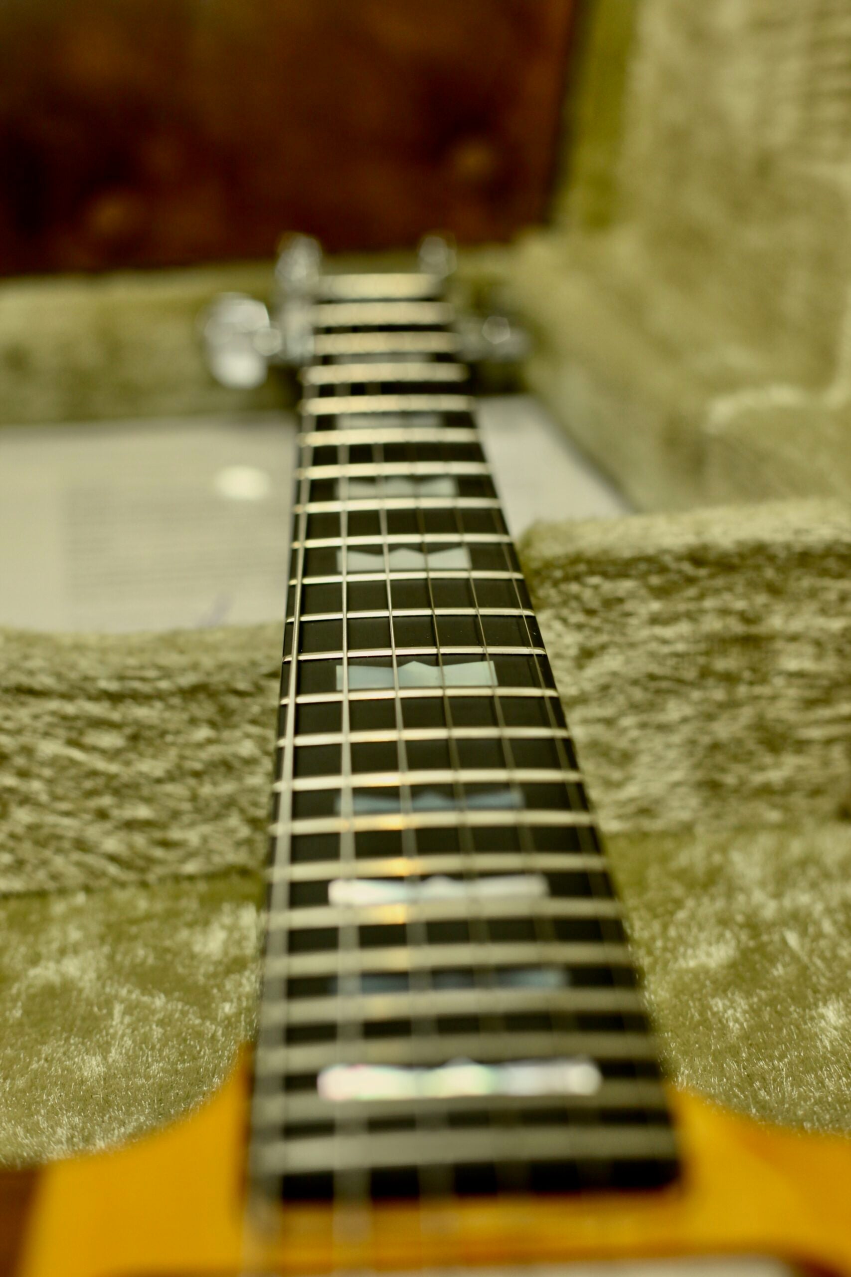 Kramer 650G “Artist” USA (1978) | Walnut Alembic