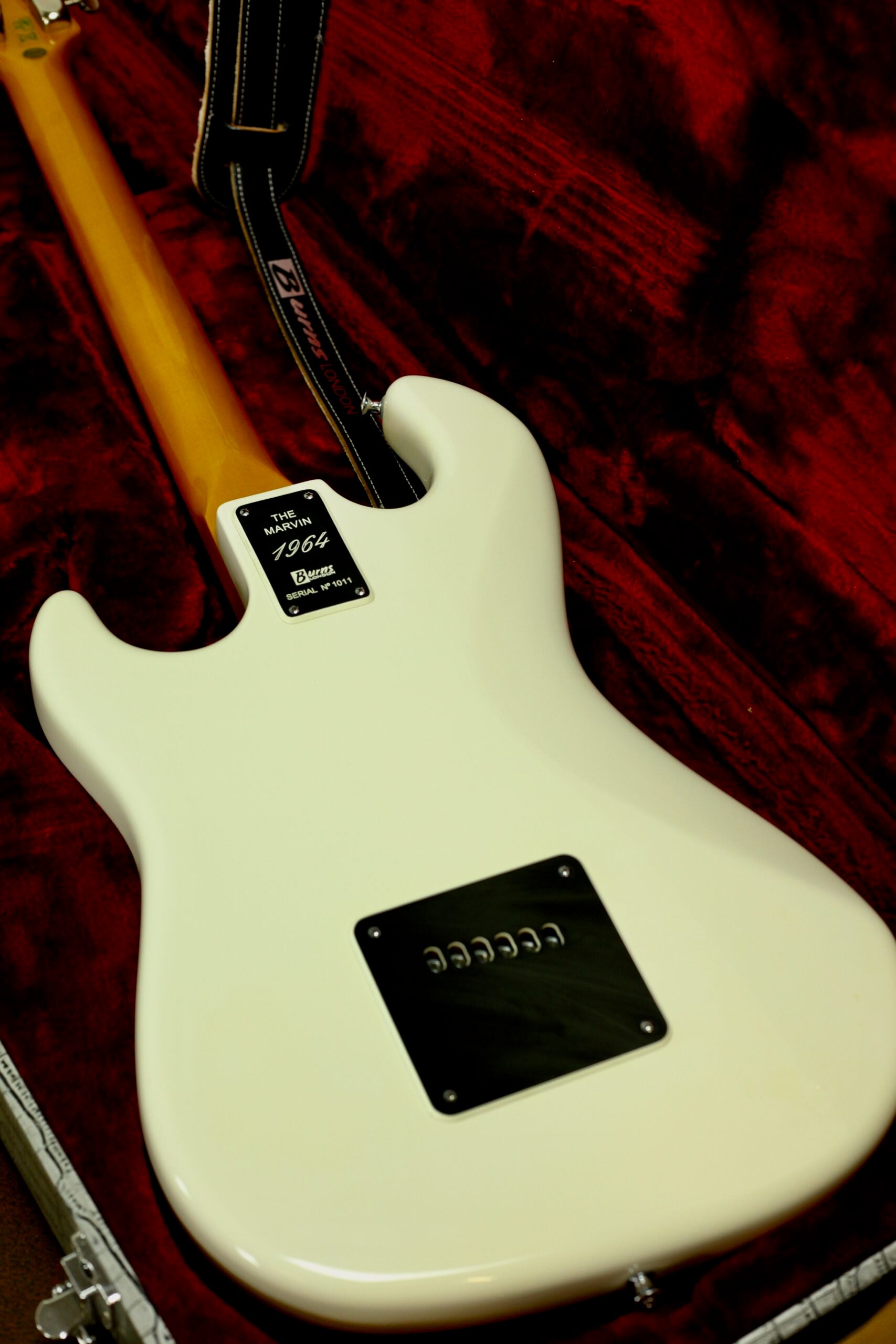 Burns “The Legend” Hank Marvin Signature | White