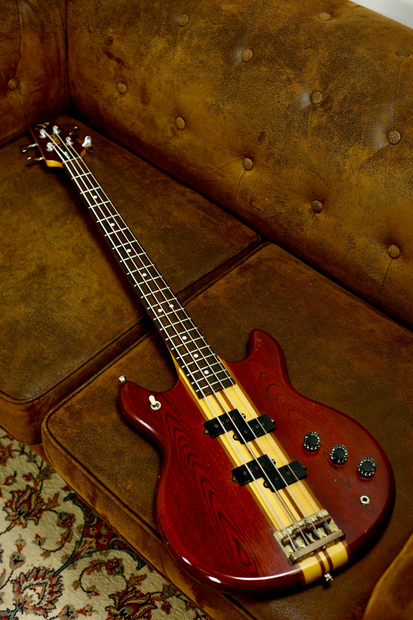 Vantage VP795B 1980/1982 Set Neck | Dark Walnutd