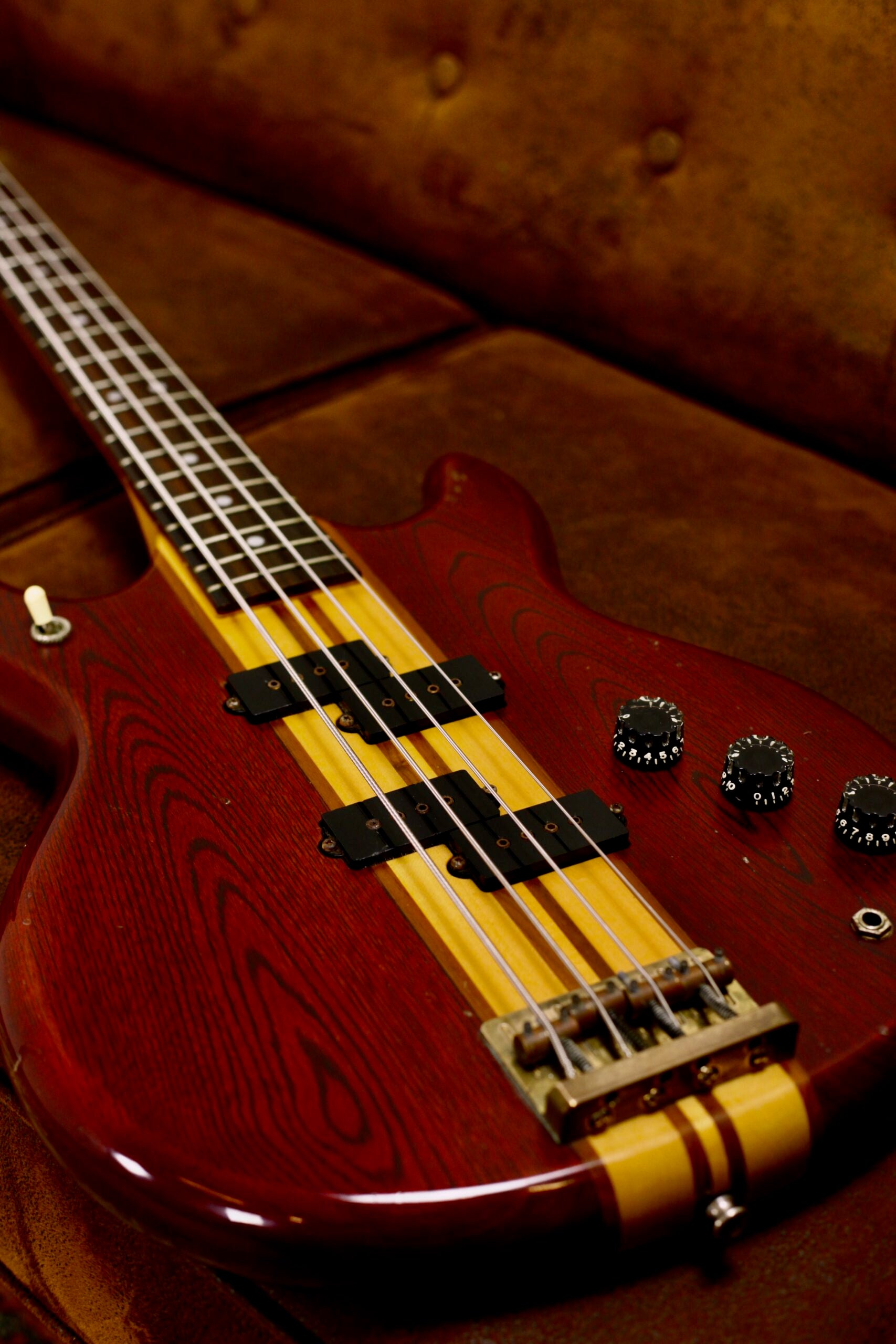Vantage VP795B 1980/1982 Set Neck | Dark Walnutd