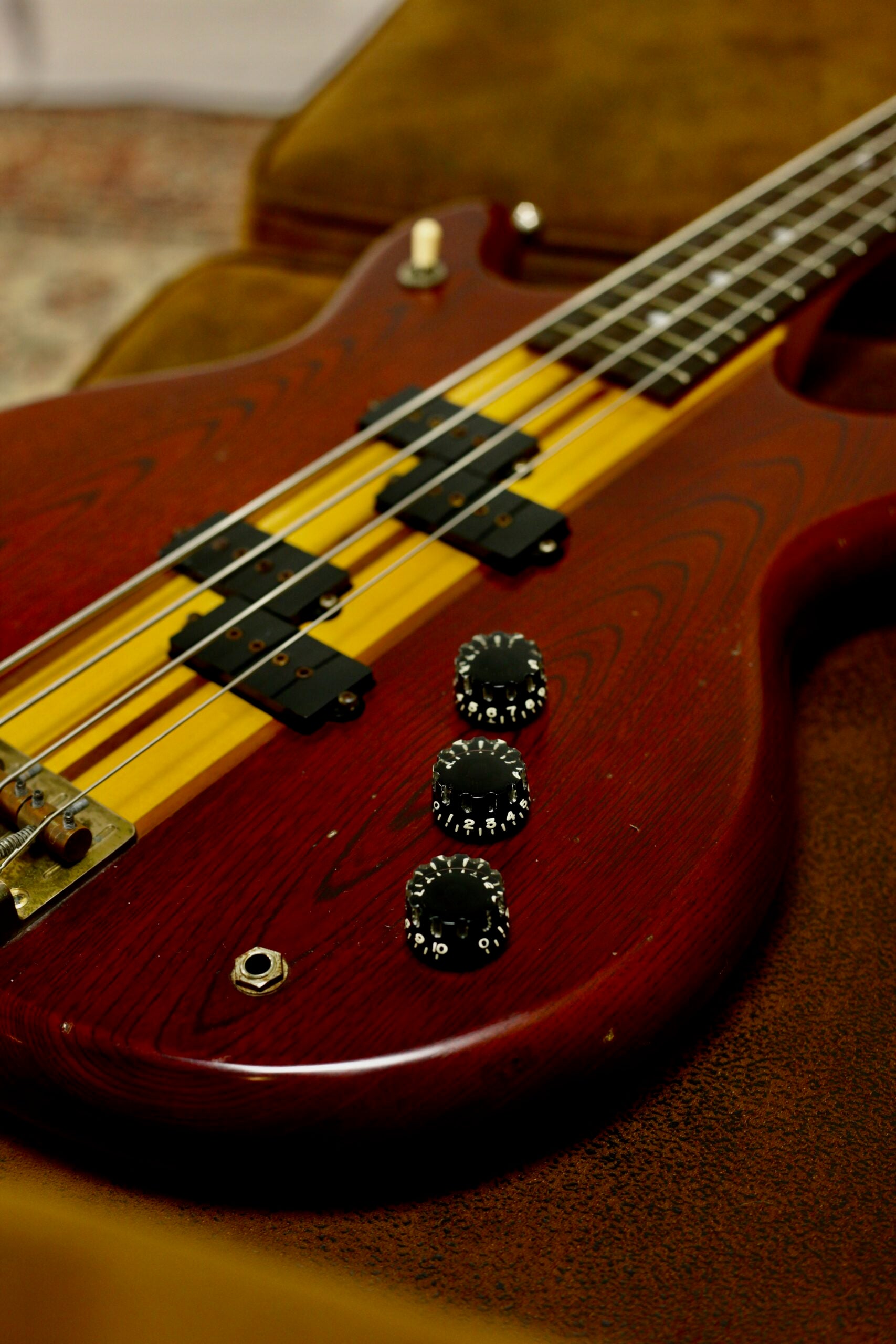 Vantage VP795B 1980/1982 Set Neck | Dark Walnutd
