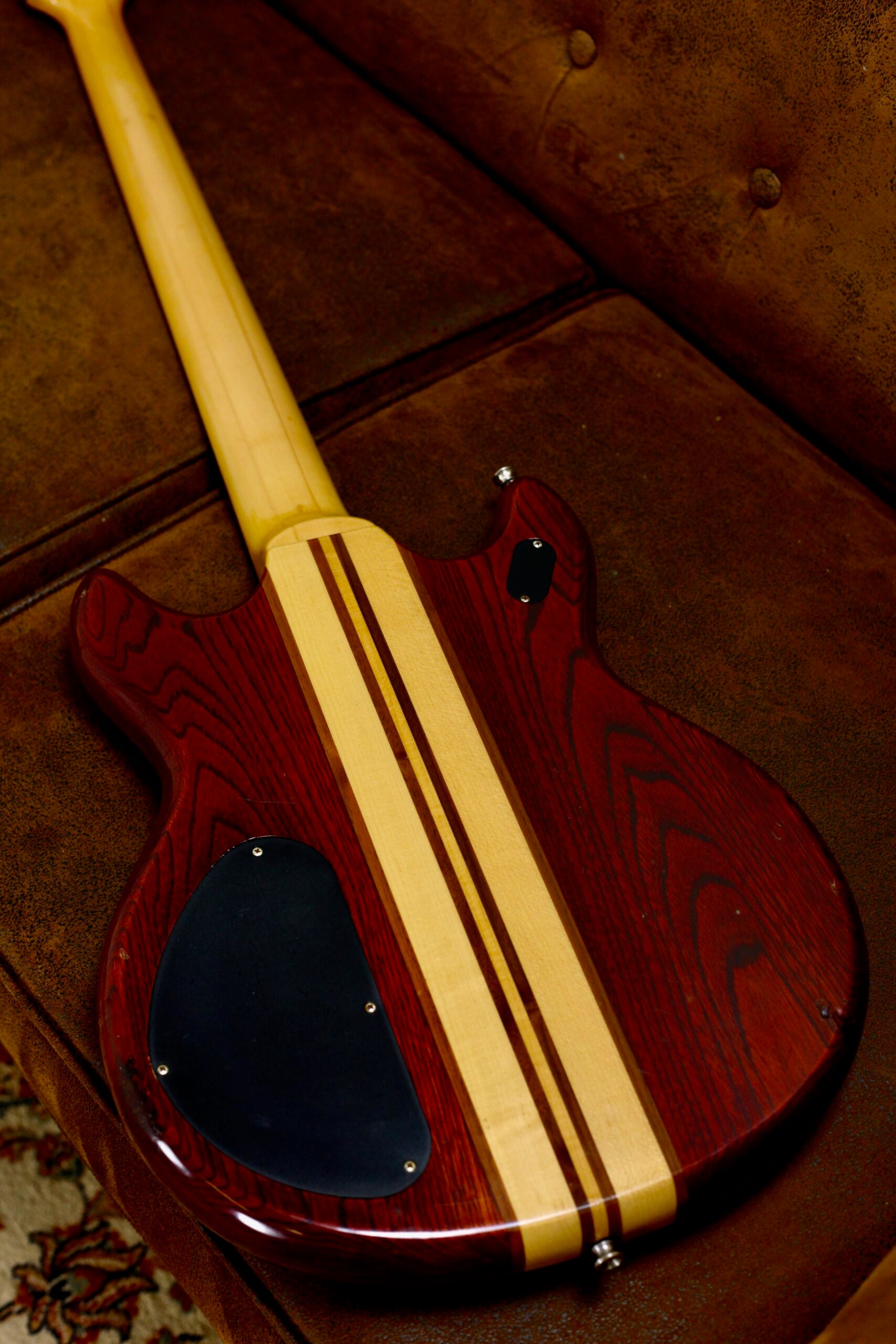 Vantage VP795B 1980/1982 Set Neck | Dark Walnutd