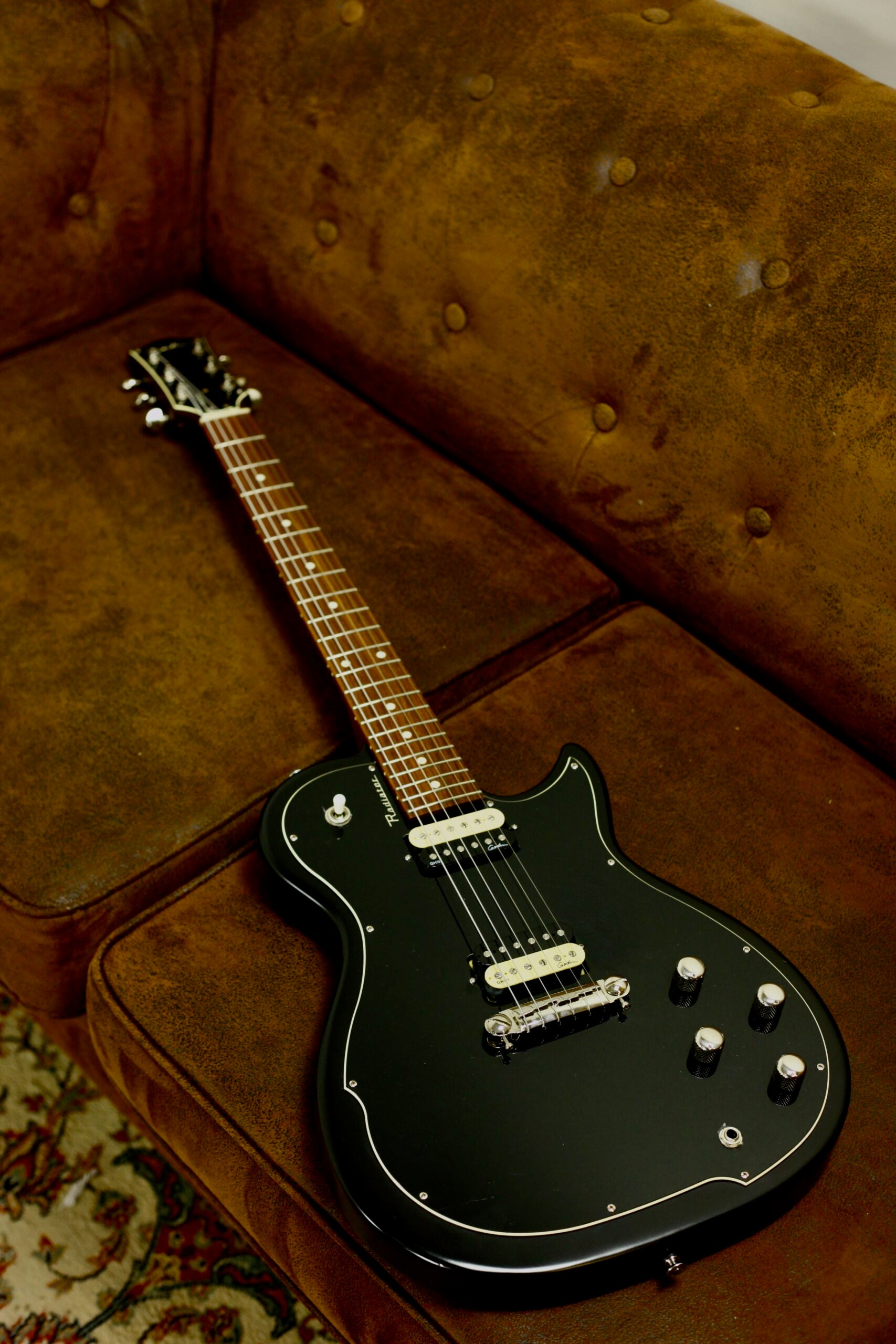 Godin Radiator 2020 | Matte Black – GitaarBarbaar B.V.
