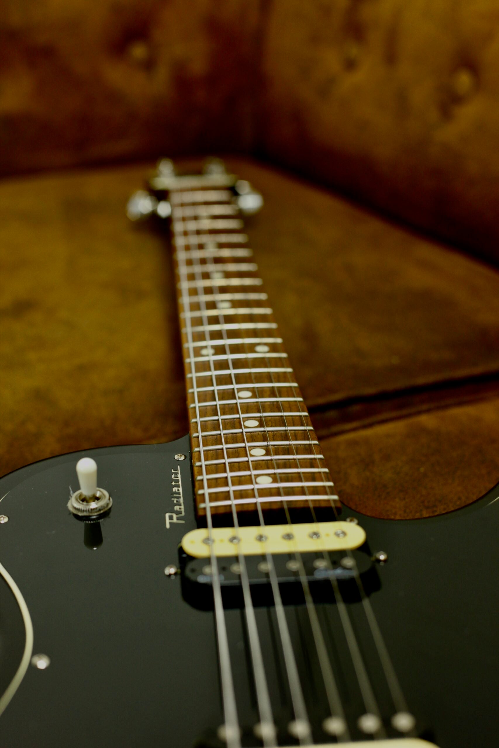 Godin Radiator 2020 | Matte Black – GitaarBarbaar B.V.