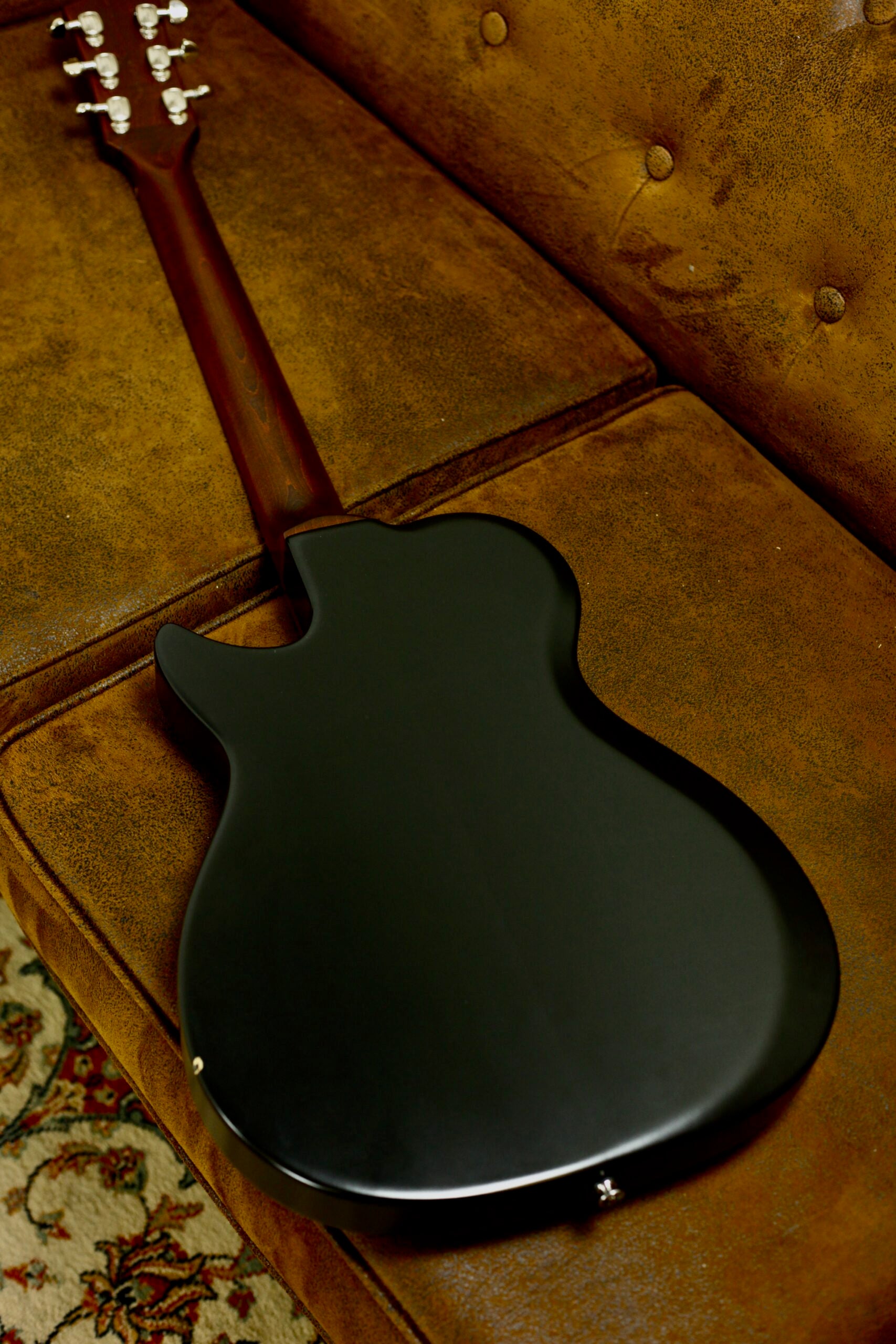 Godin Radiator 2020 | Matte Black – GitaarBarbaar B.V.