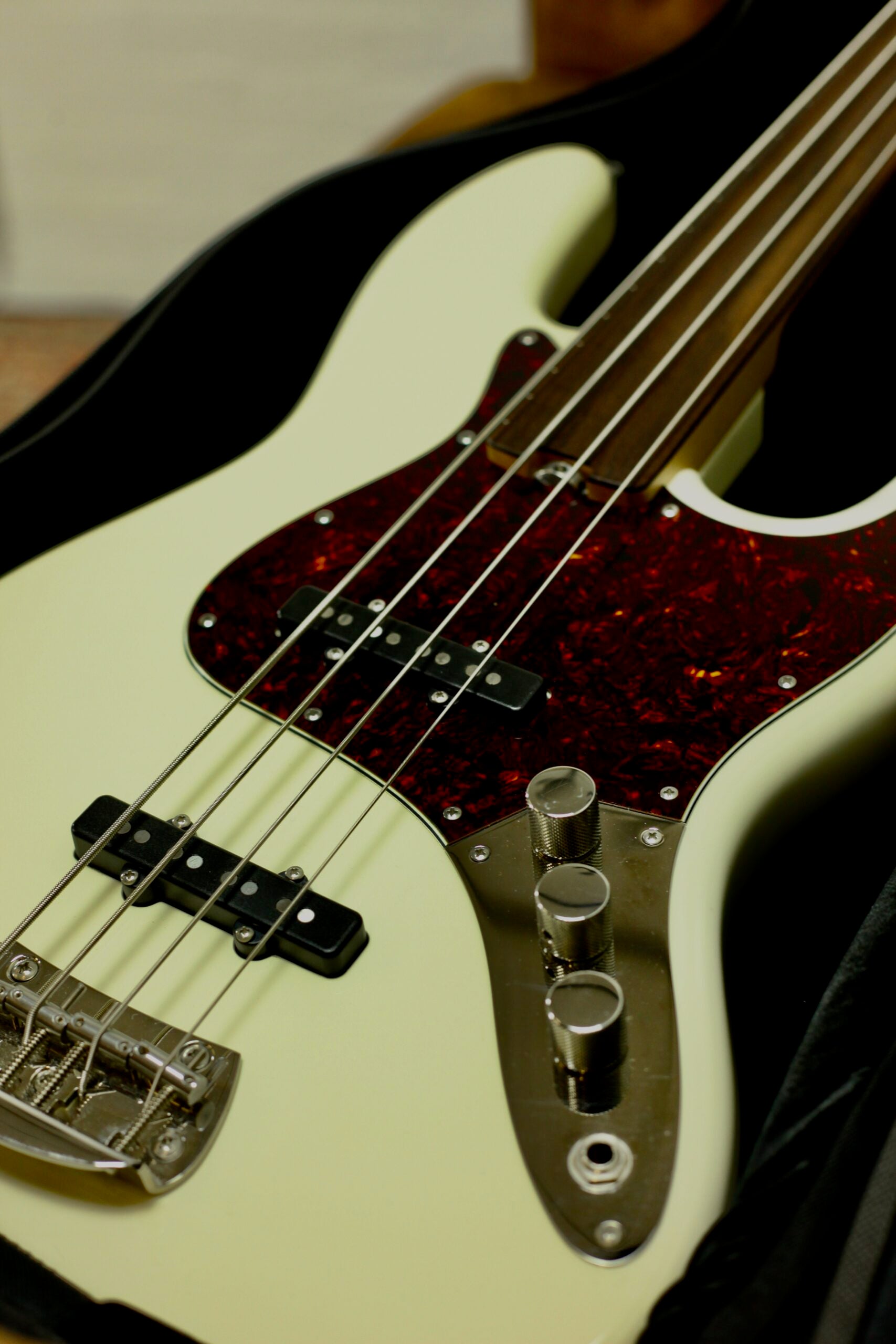 Vincent Metropol 4 Fretless 2021 | White