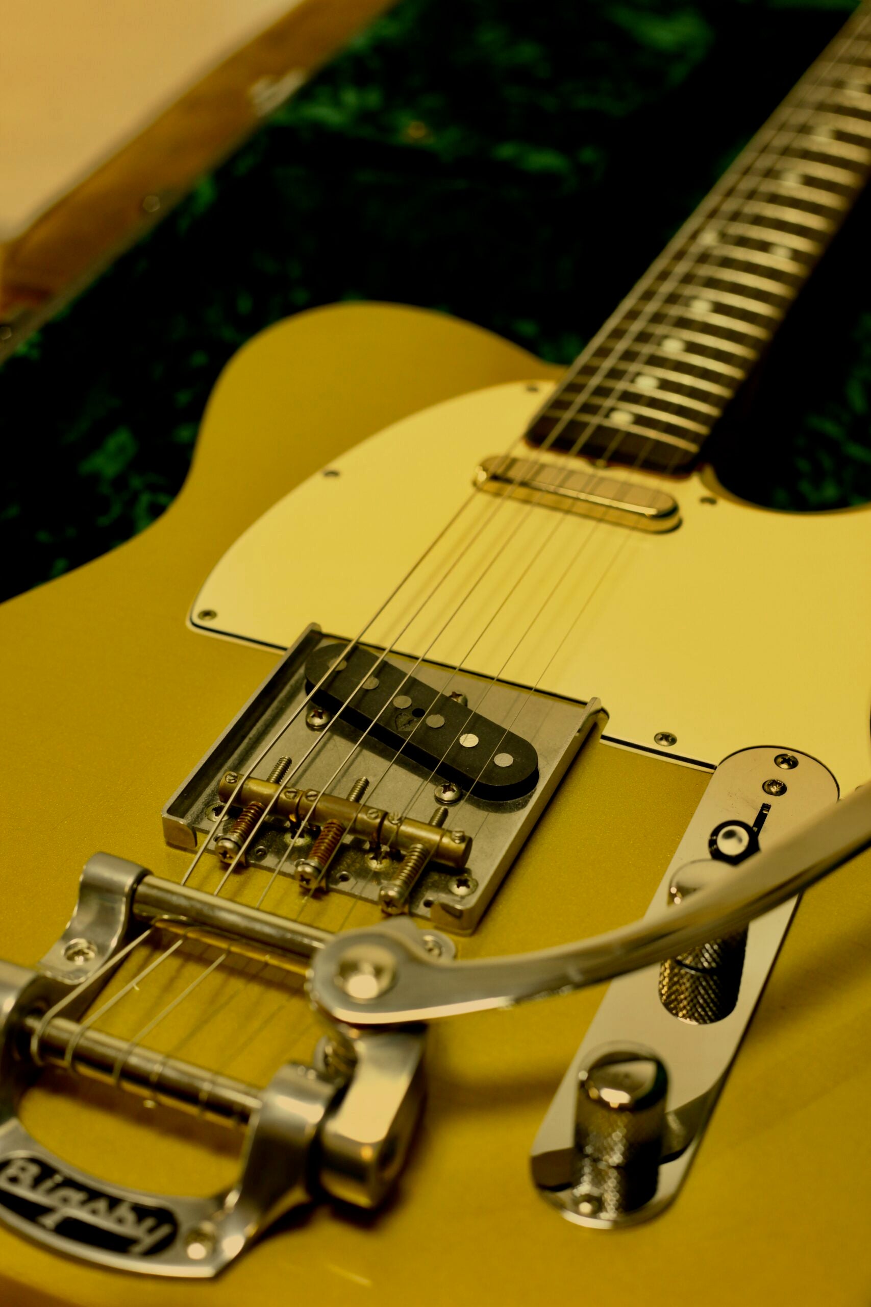 Del-Tone 60's T-style Bigsby | Gold