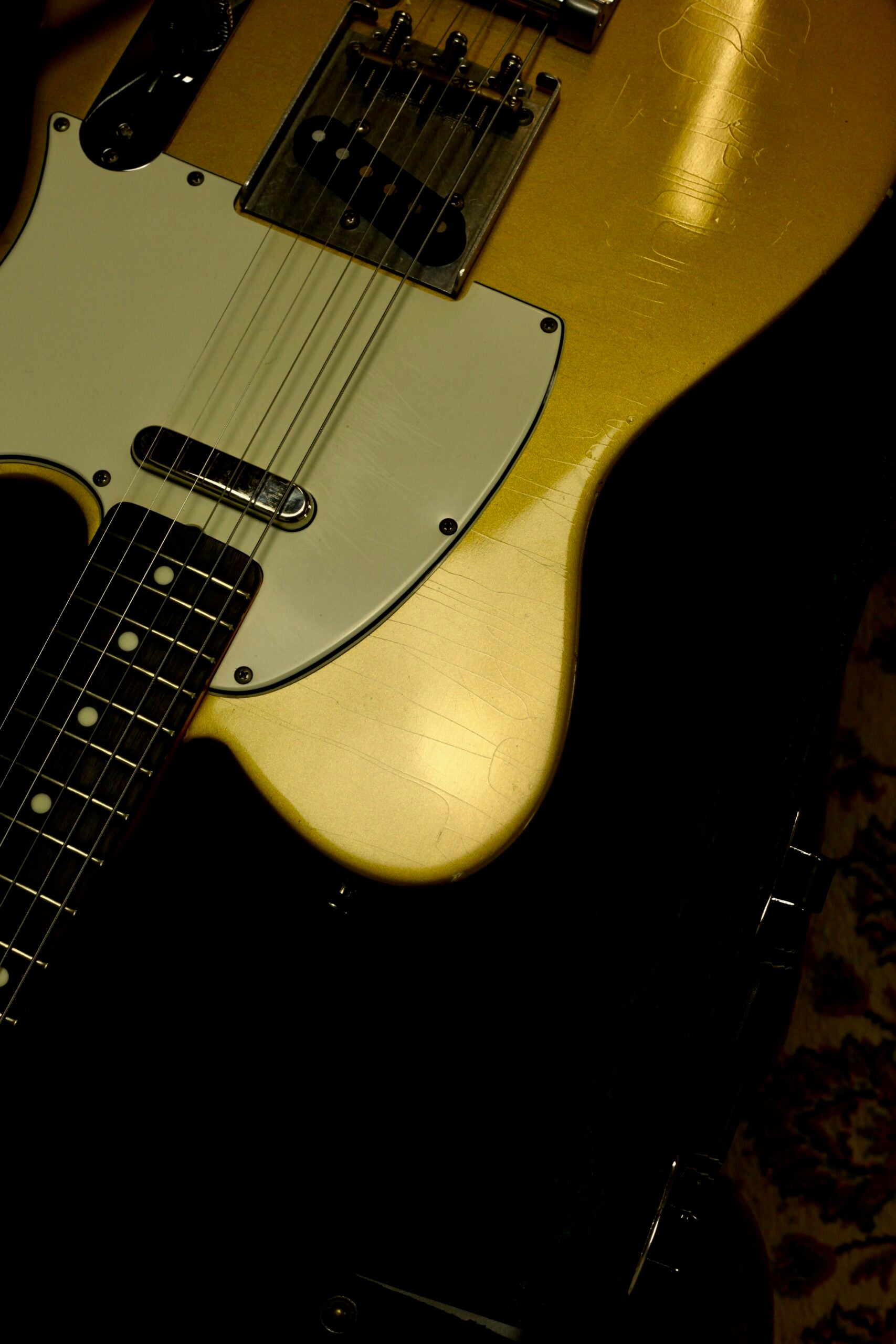 Del-Tone 60's T-style Bigsby | Gold