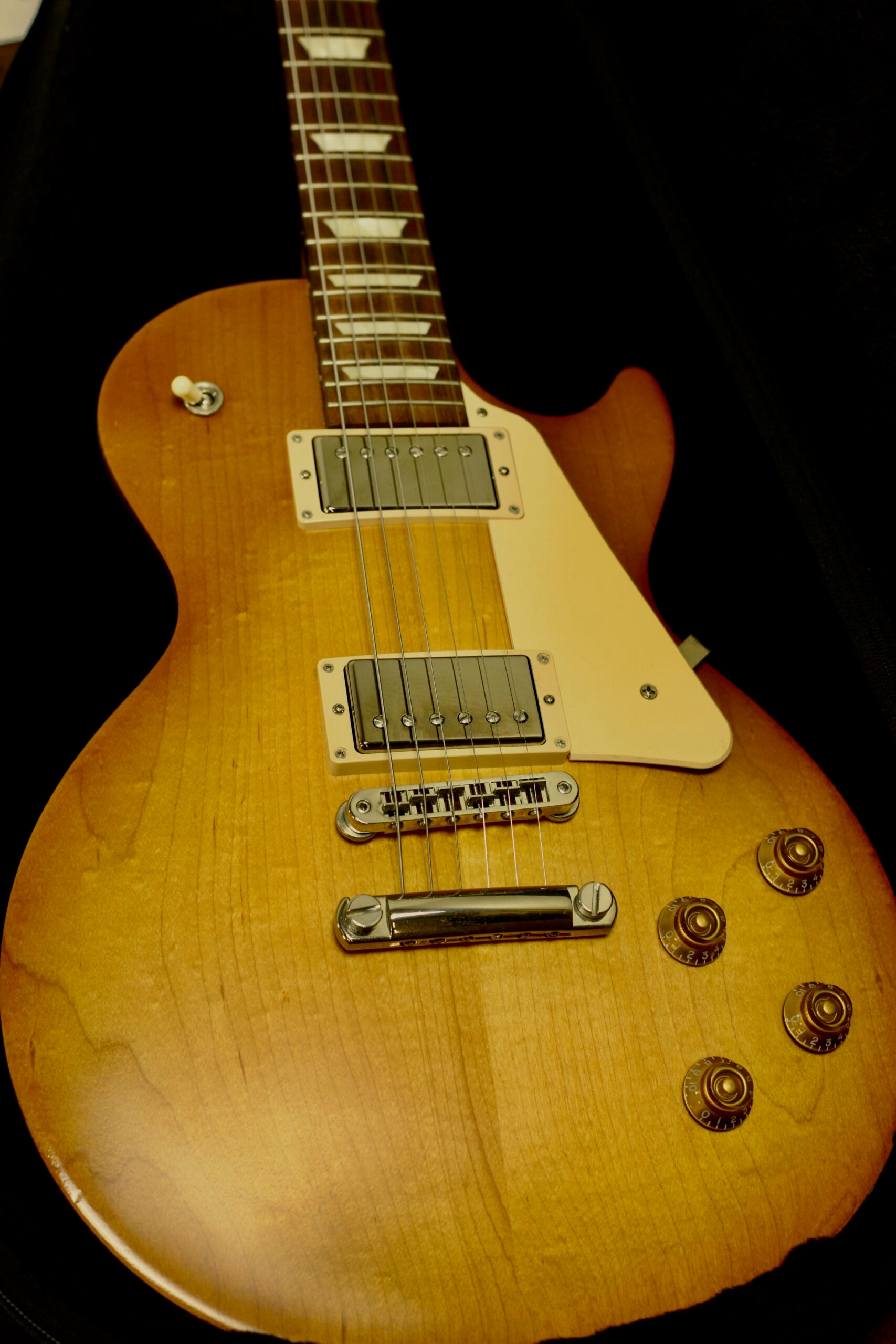Gibson Les Paul Tribute 2022 | Satin Honeyburst