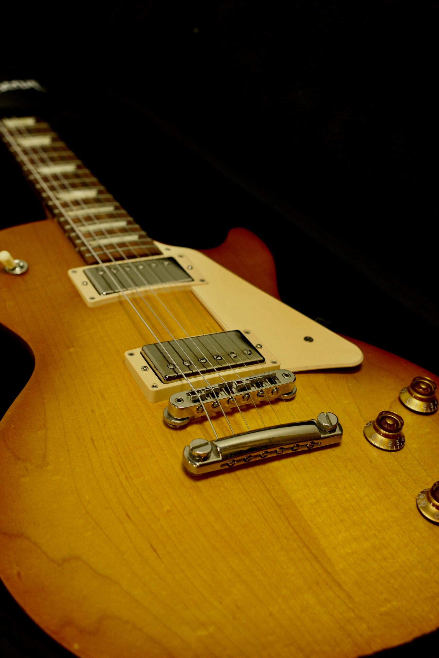 Gibson Les Paul Tribute 2022 | Satin Honeyburst