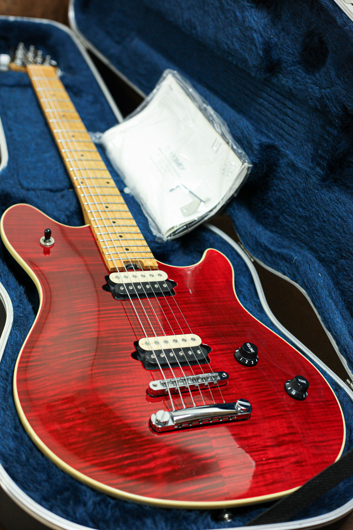 Peavey EVH Wolfgang 2002 | Transparent Red – GitaarBarbaar B.V.