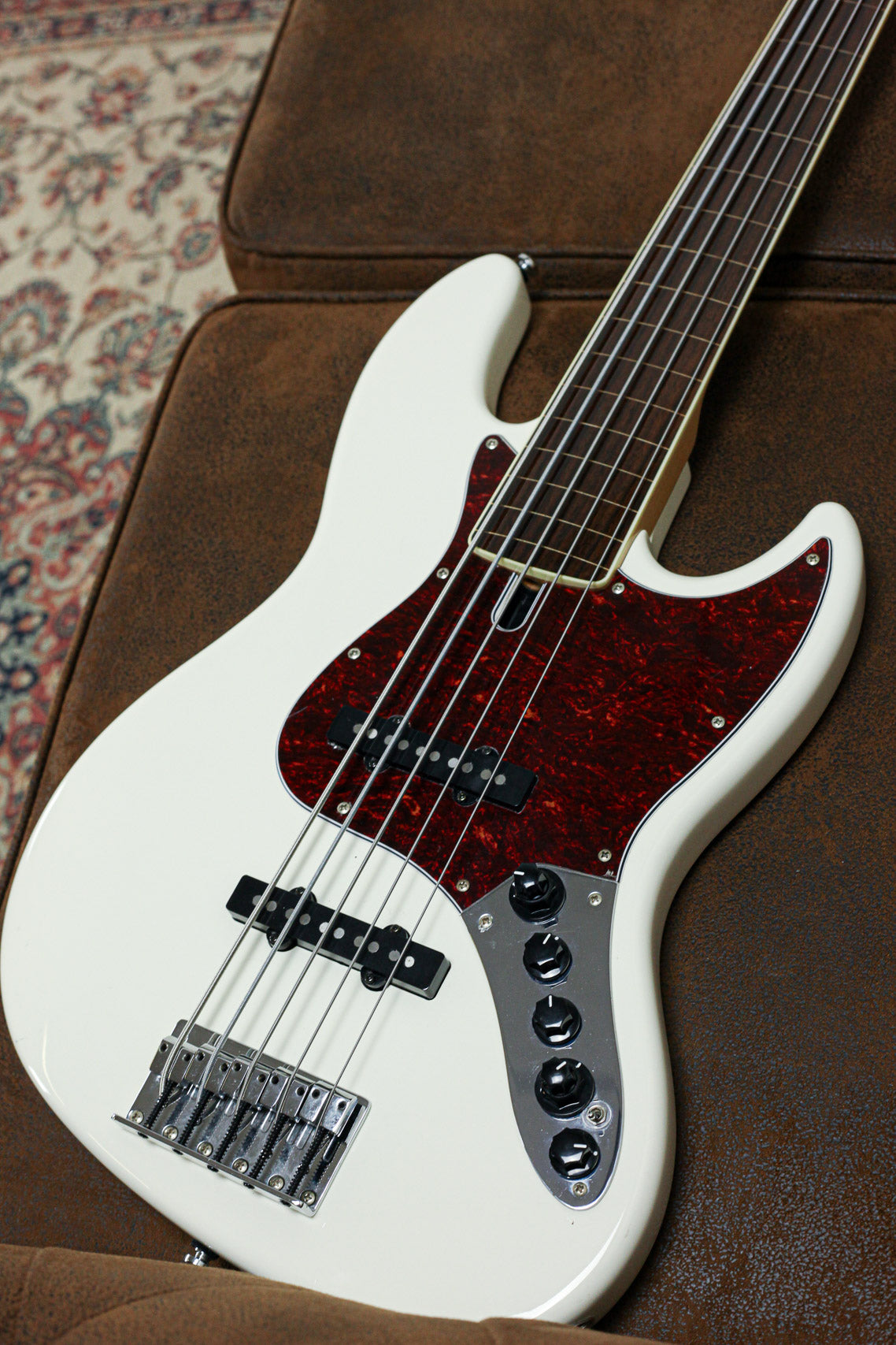 Sire Marcus Miller V7 Active Fretless 2019 | Antique White