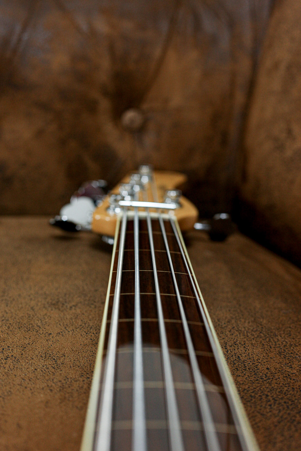 Sire Marcus Miller V7 Active Fretless 2019 | Antique White