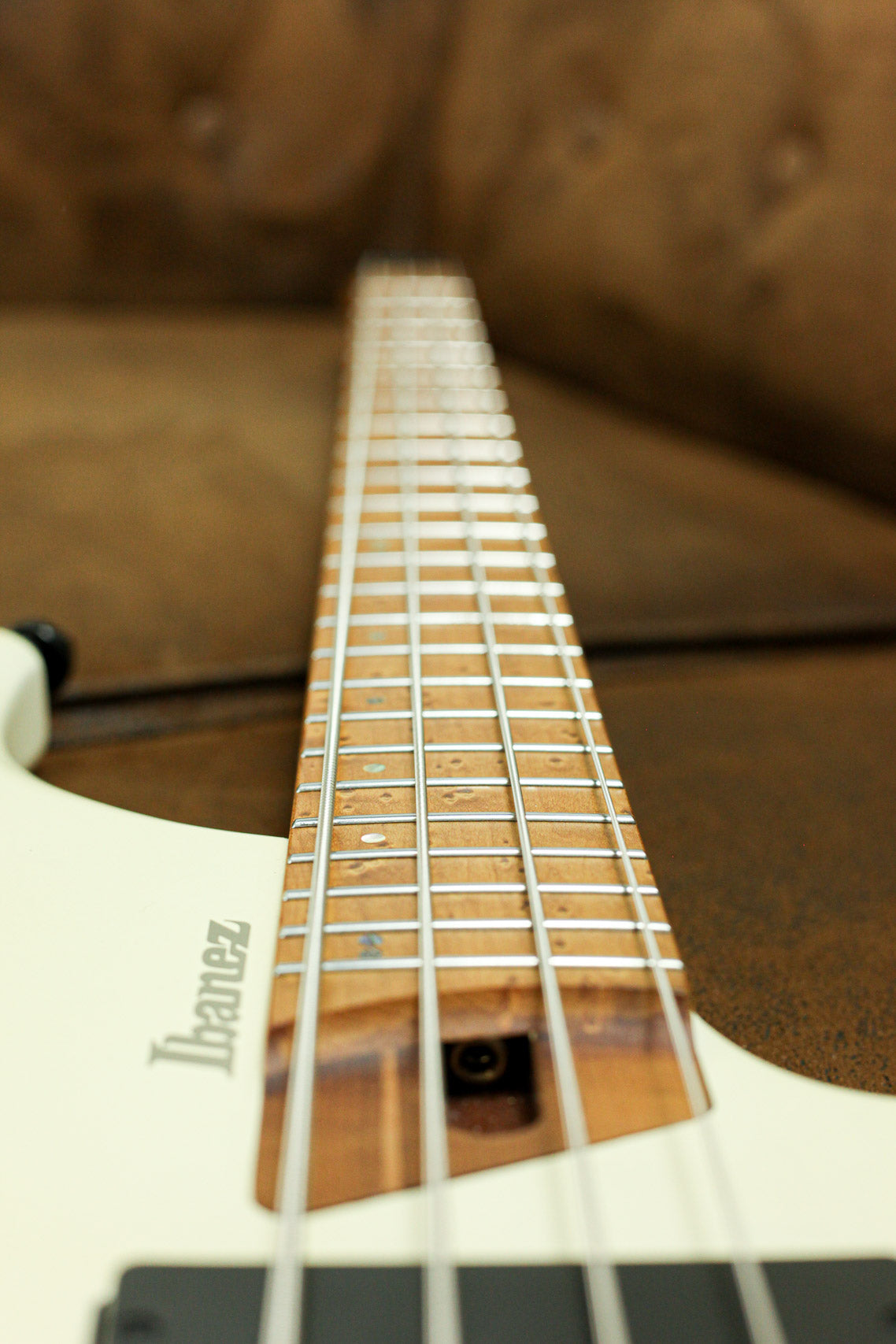 Ibanez EHB 1000 2021 | Pearl White Matte