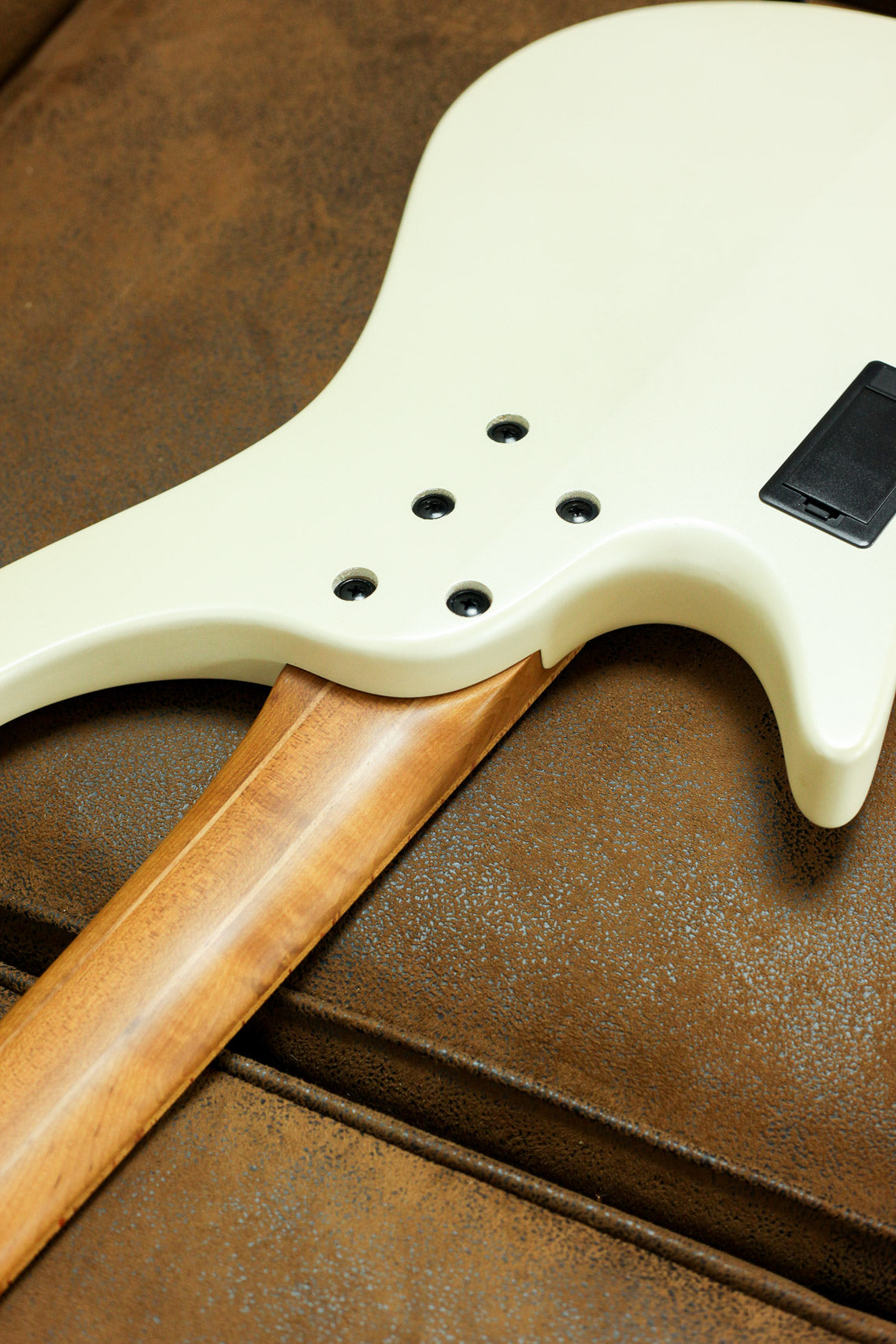 Ibanez EHB 1000 2021 | Pearl White Matte