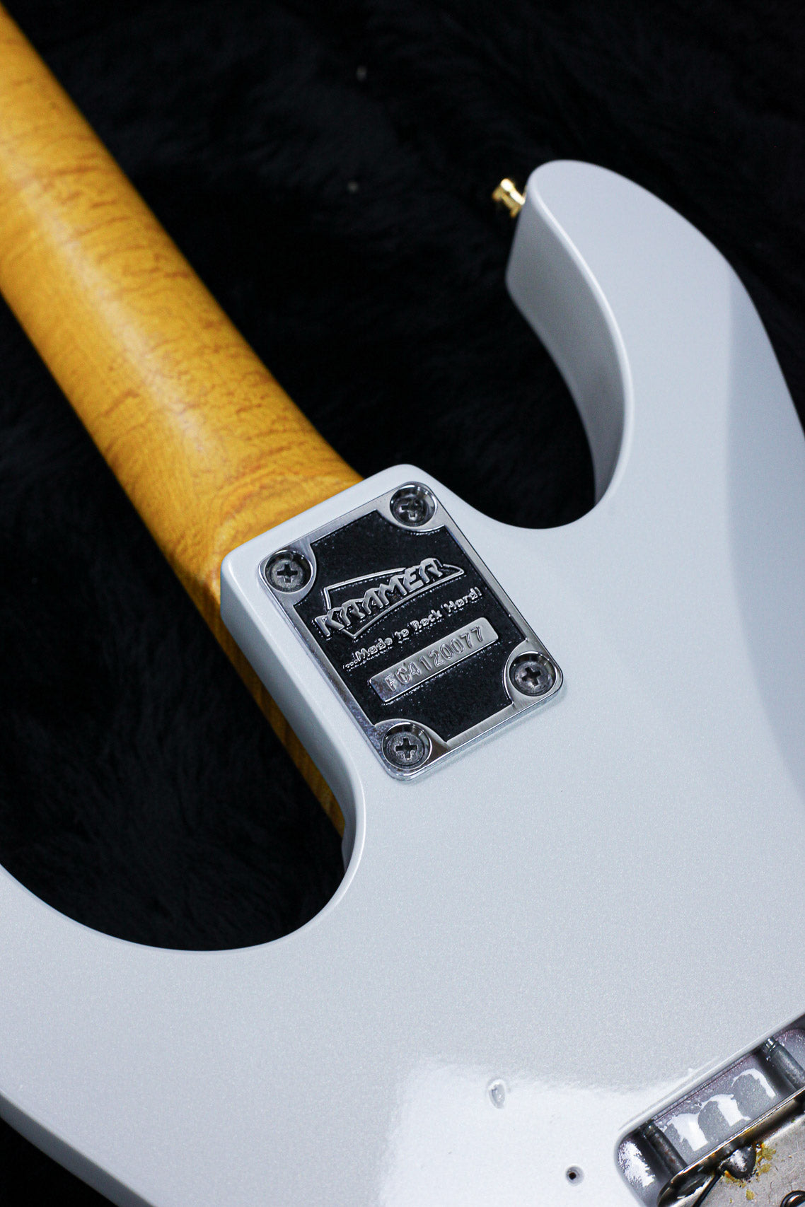 Kramer 1890 Pacer Custom 1 | Refinished Champagne Grey