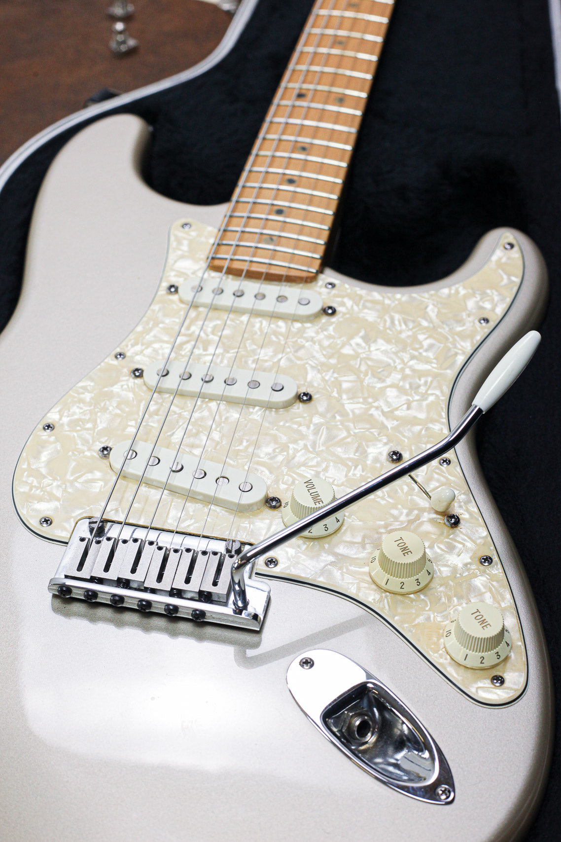 Fender Roadhouse Stratocaster 1997 | Inca Silver