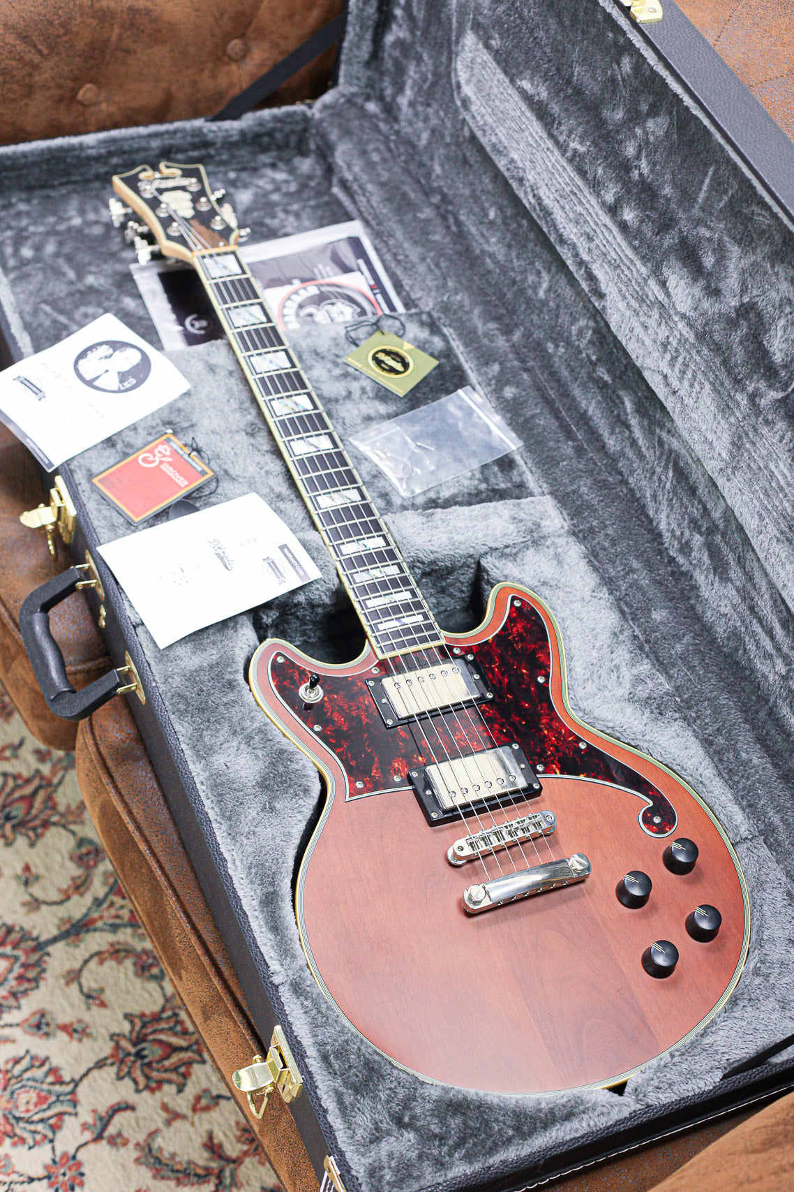 D'Angelico Deluxe Brighton 2024 | Matte Walnut