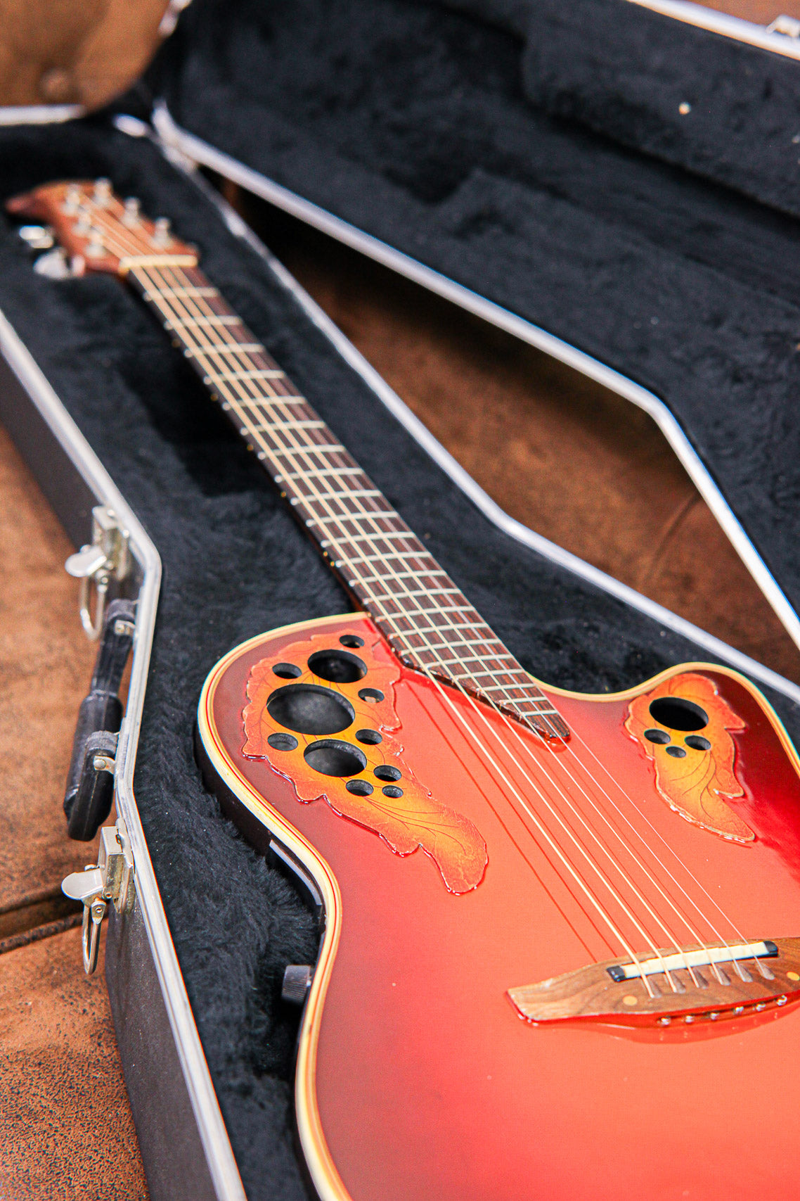 Ovation USA Ovation Elite Model 8686 | Sunburst