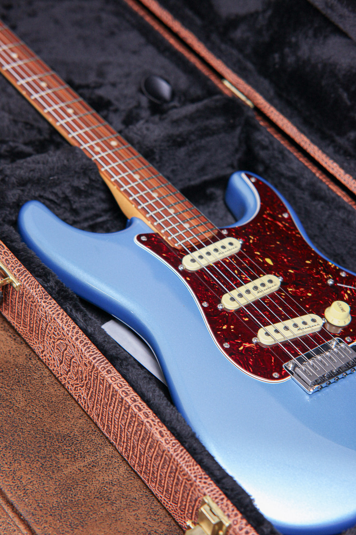 Fender  Player Plus Stratocaster SSS | Opal Spark