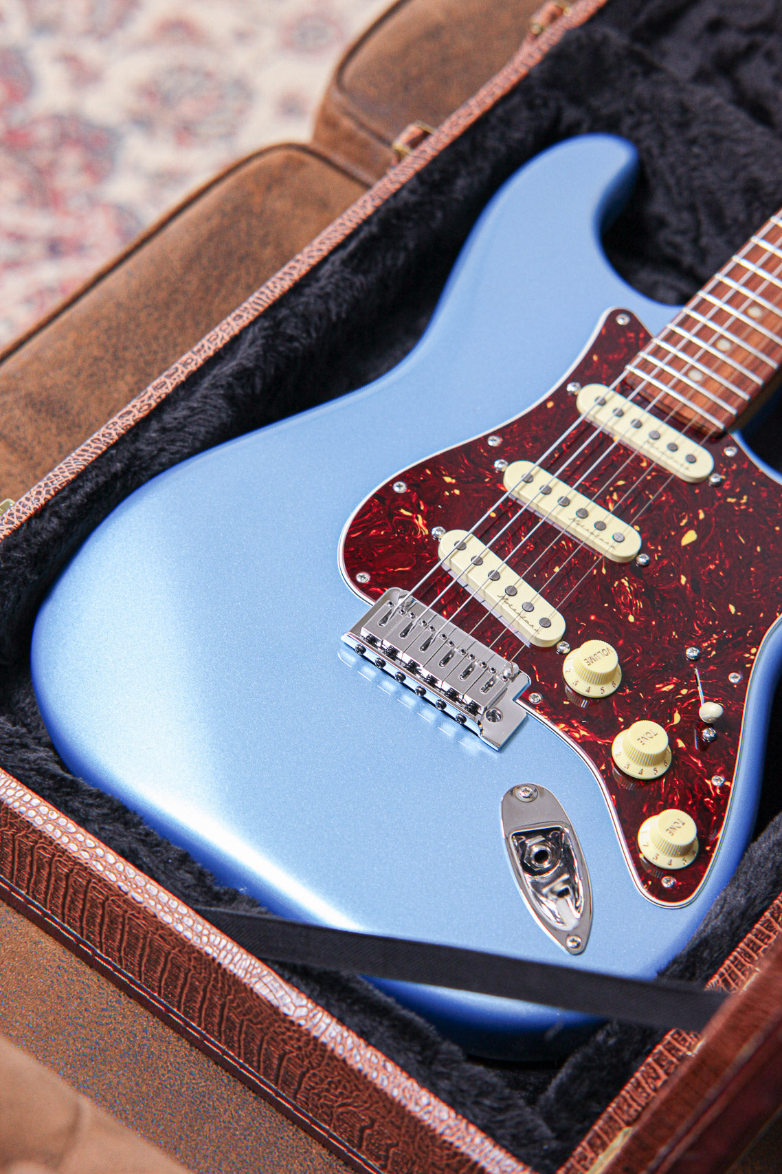 Fender  Player Plus Stratocaster SSS | Opal Spark