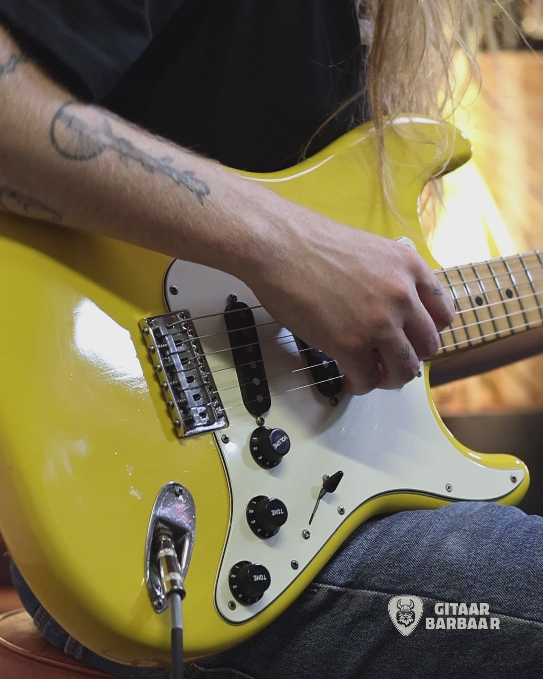 Load video: Fender Stratocaster International 1981 | Monaco Yellow