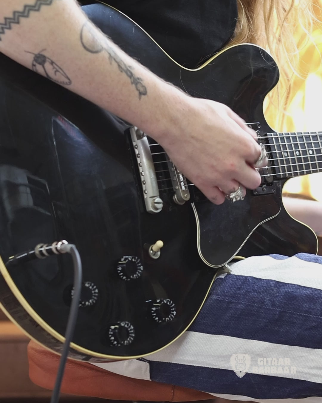 Load video: Gibson ES-335 Studio 1988 | Ebony