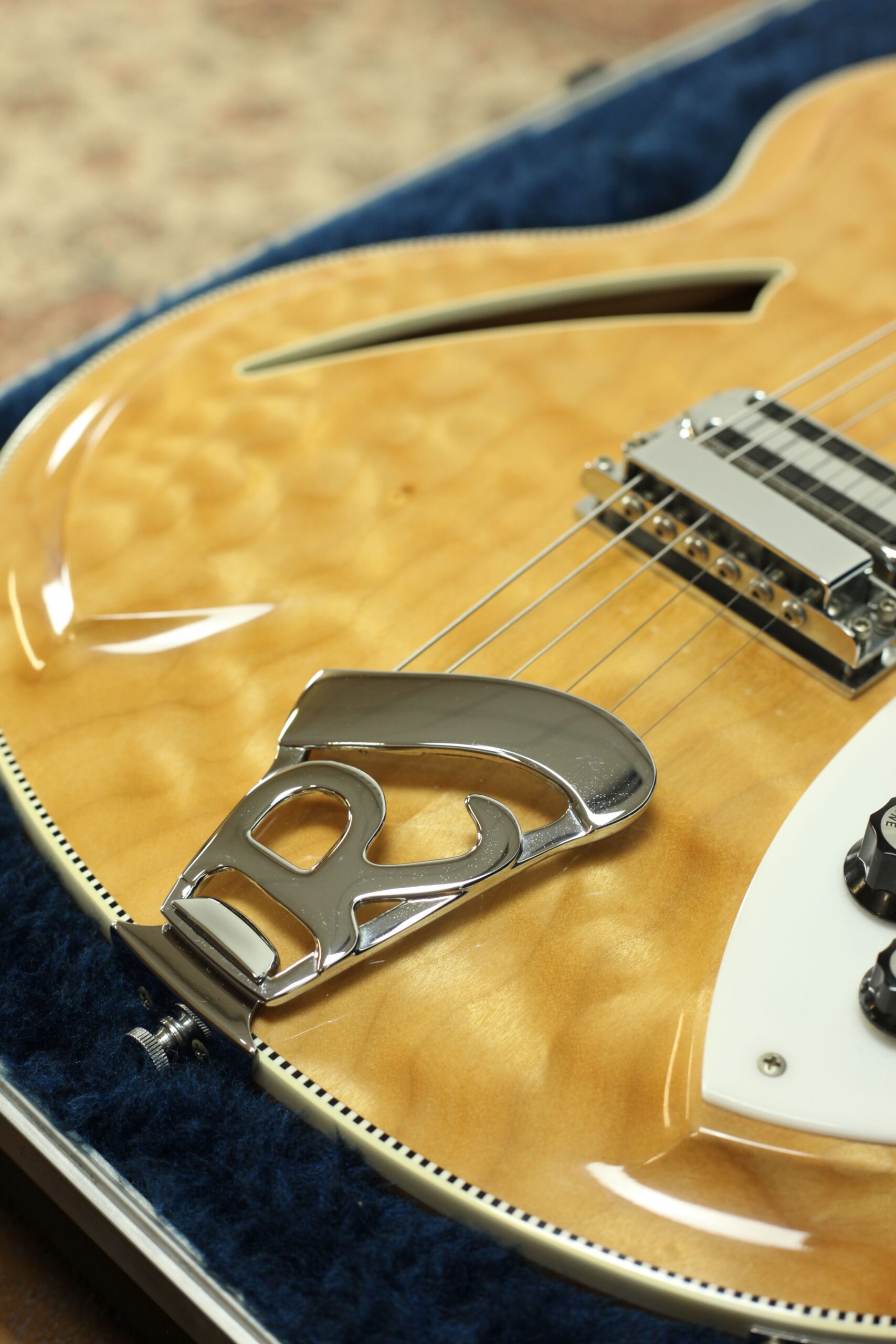 Rickenbacker 381V69 1998 | Mapleglo