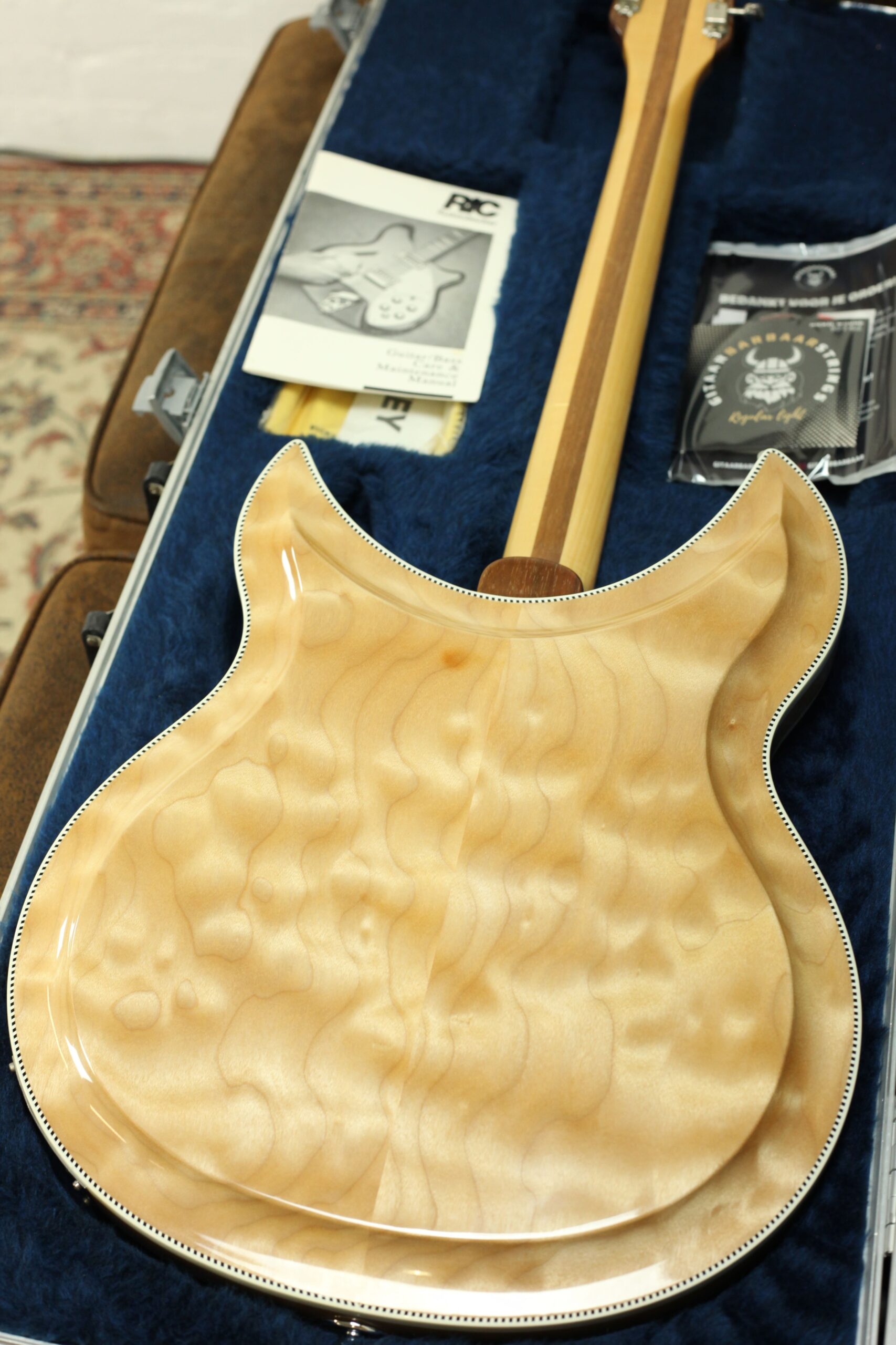 Rickenbacker 381V69 1998 | Mapleglo