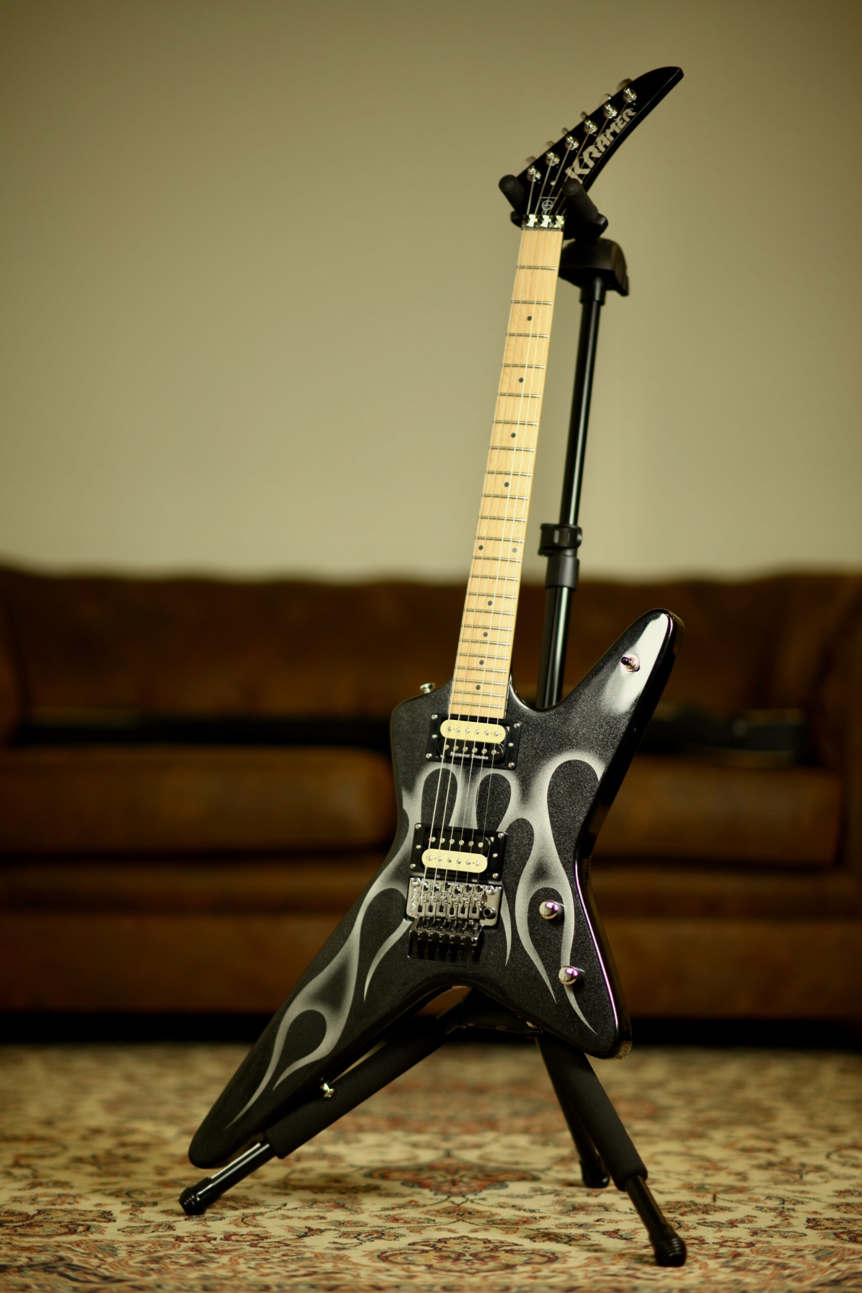 Kramer Guitars Tracii Guns Gunstar Voyager | Black Flame