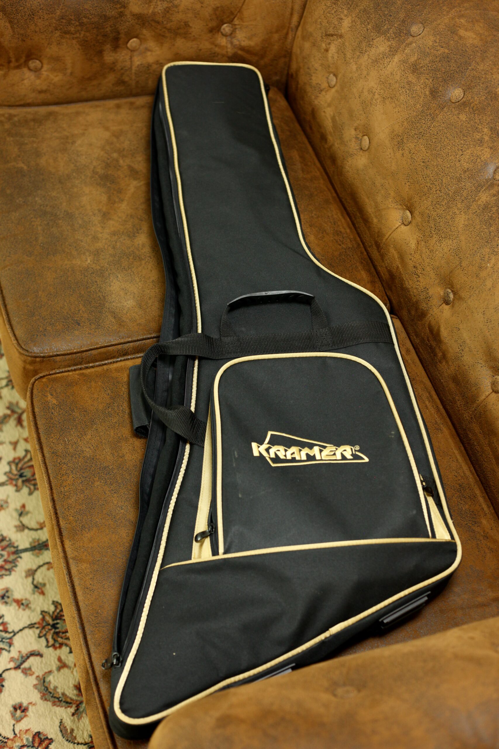 Kramer Guitars Tracii Guns Gunstar Voyager | Black Flame