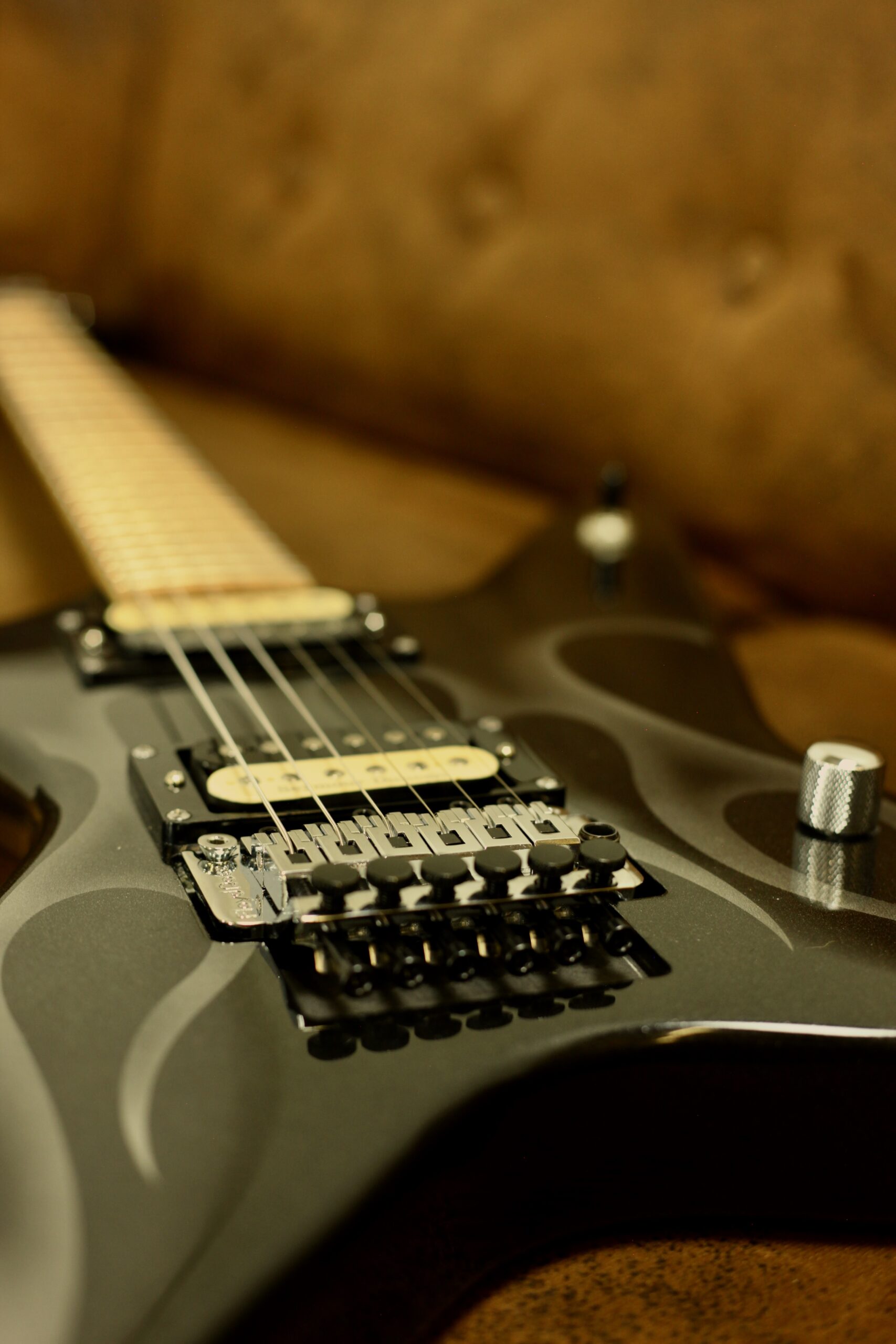 Kramer Guitars Tracii Guns Gunstar Voyager | Black Flame