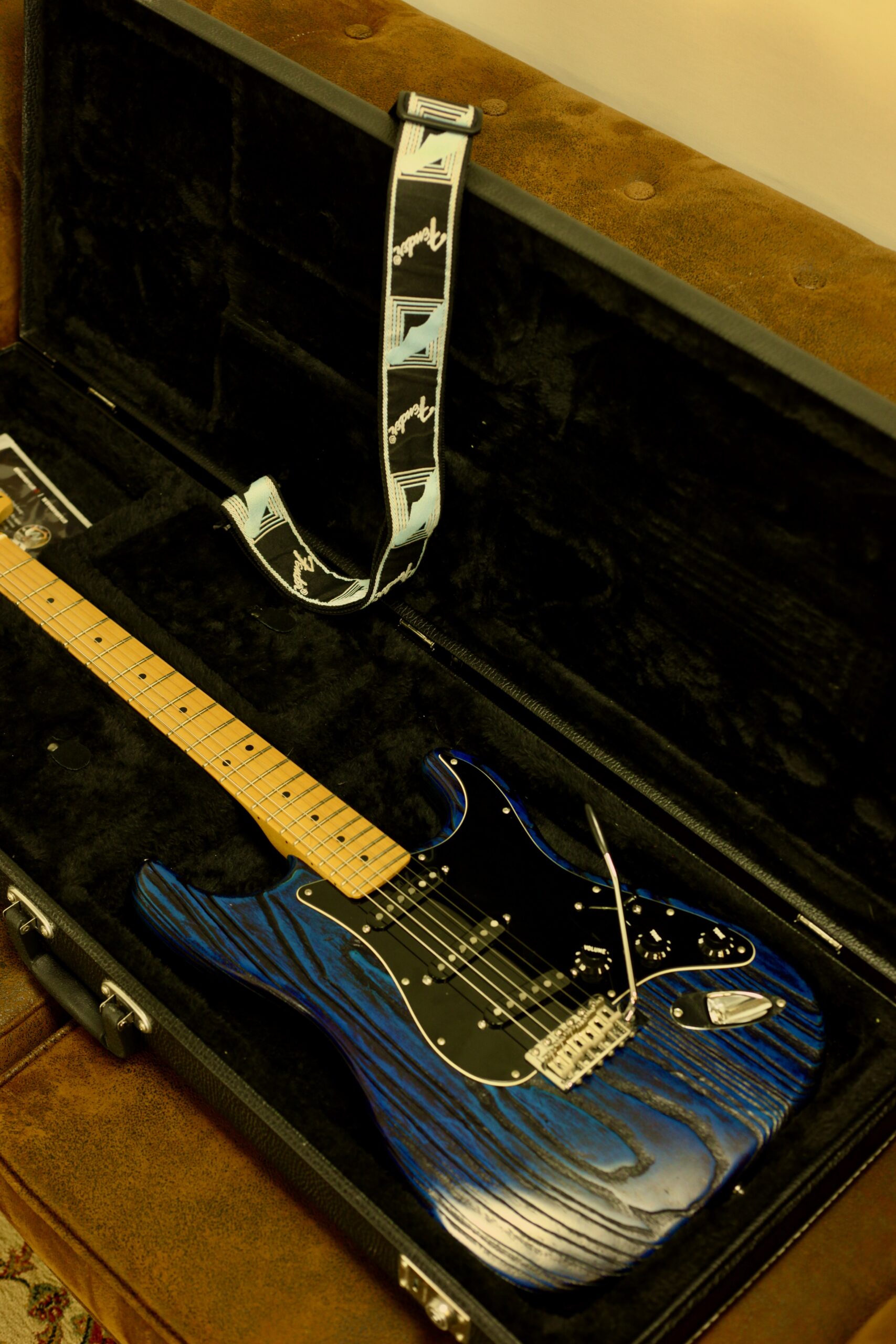 Fender Ltd Sandblasted Ash Stratocaster 2015 | Sapphire Blue