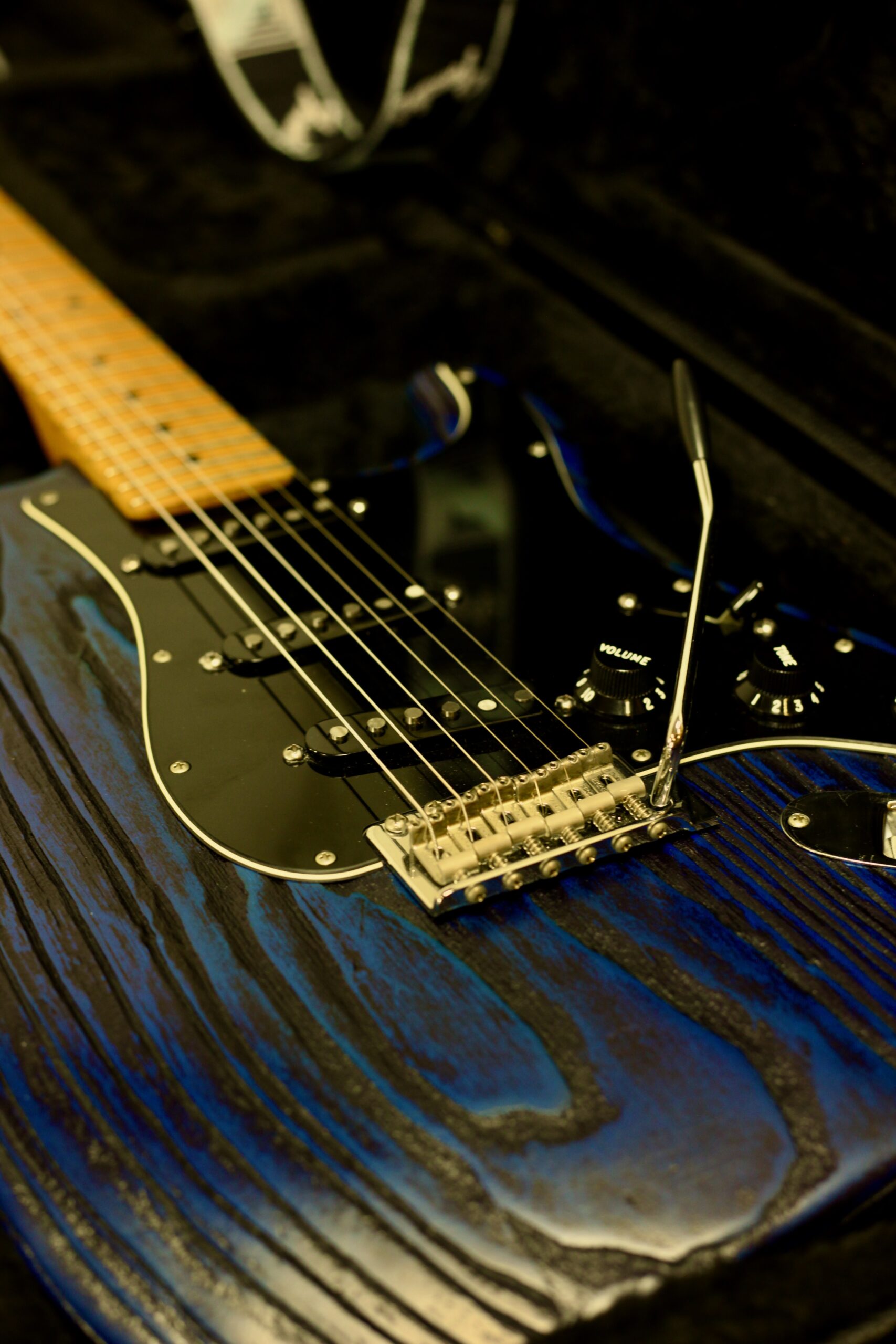 Fender Ltd Sandblasted Ash Stratocaster 2015 | Sapphire Blue