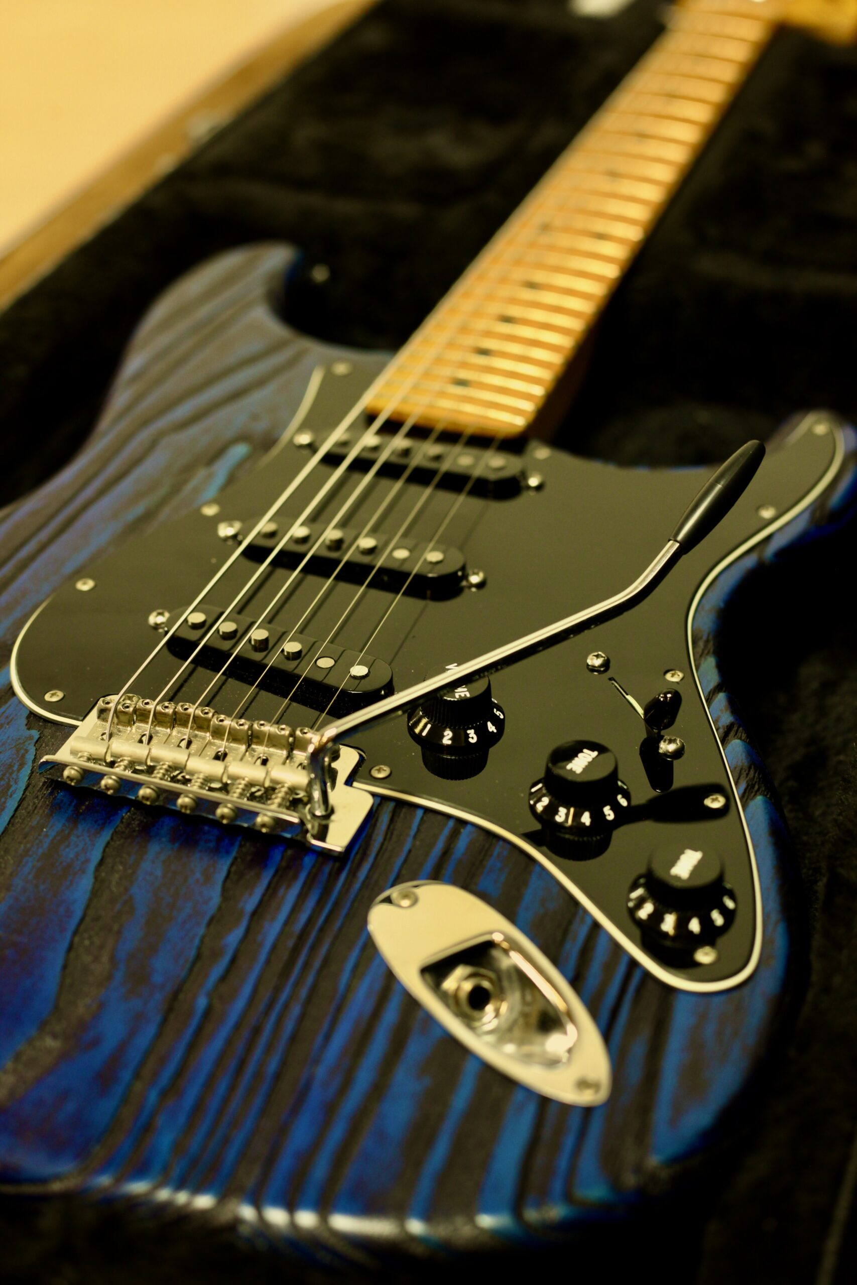 Fender Ltd Sandblasted Ash Stratocaster 2015 | Sapphire Blue