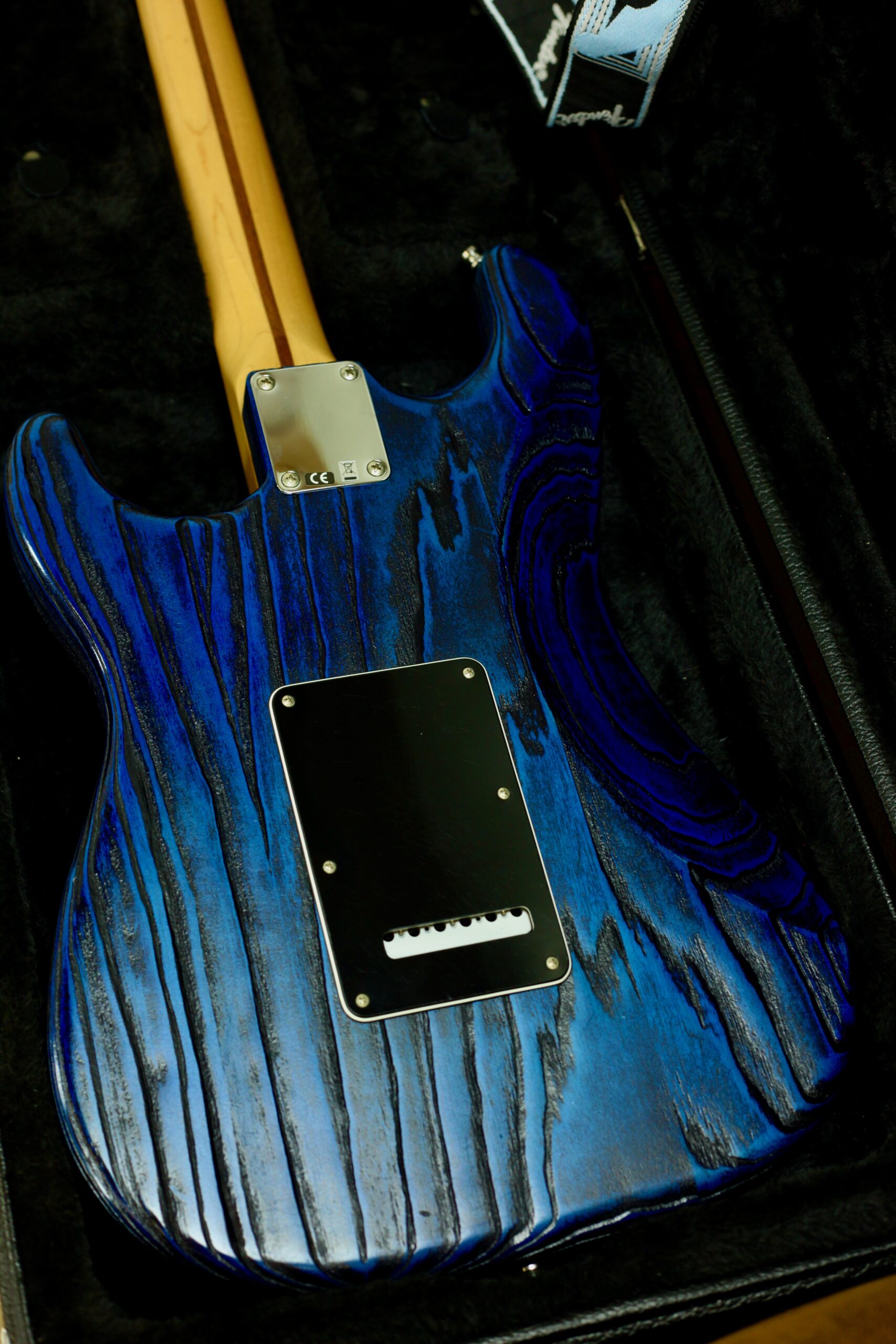 Fender Ltd Sandblasted Ash Stratocaster 2015 | Sapphire Blue