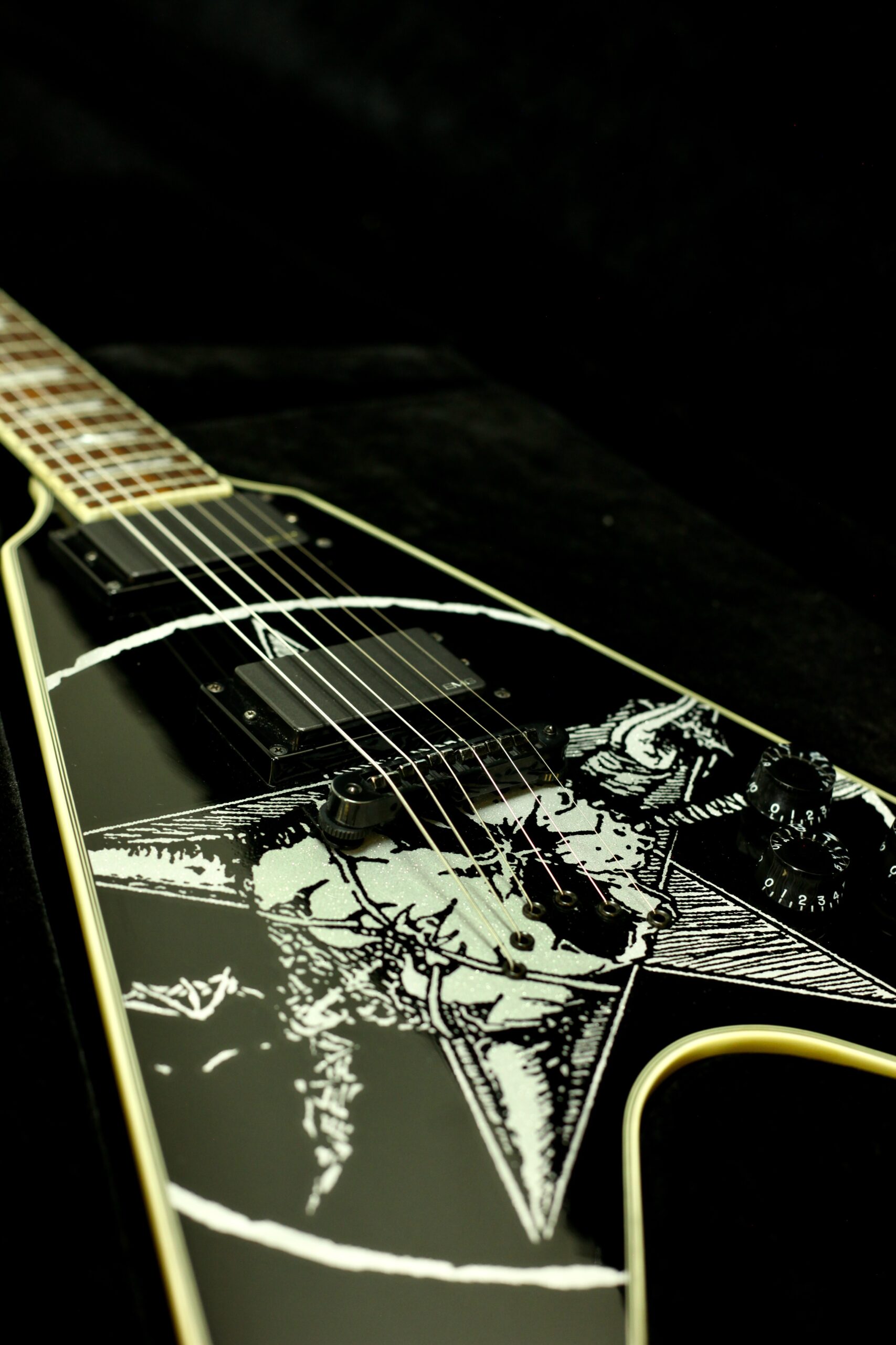 Dean Eric Peterson Old Skull V | Black