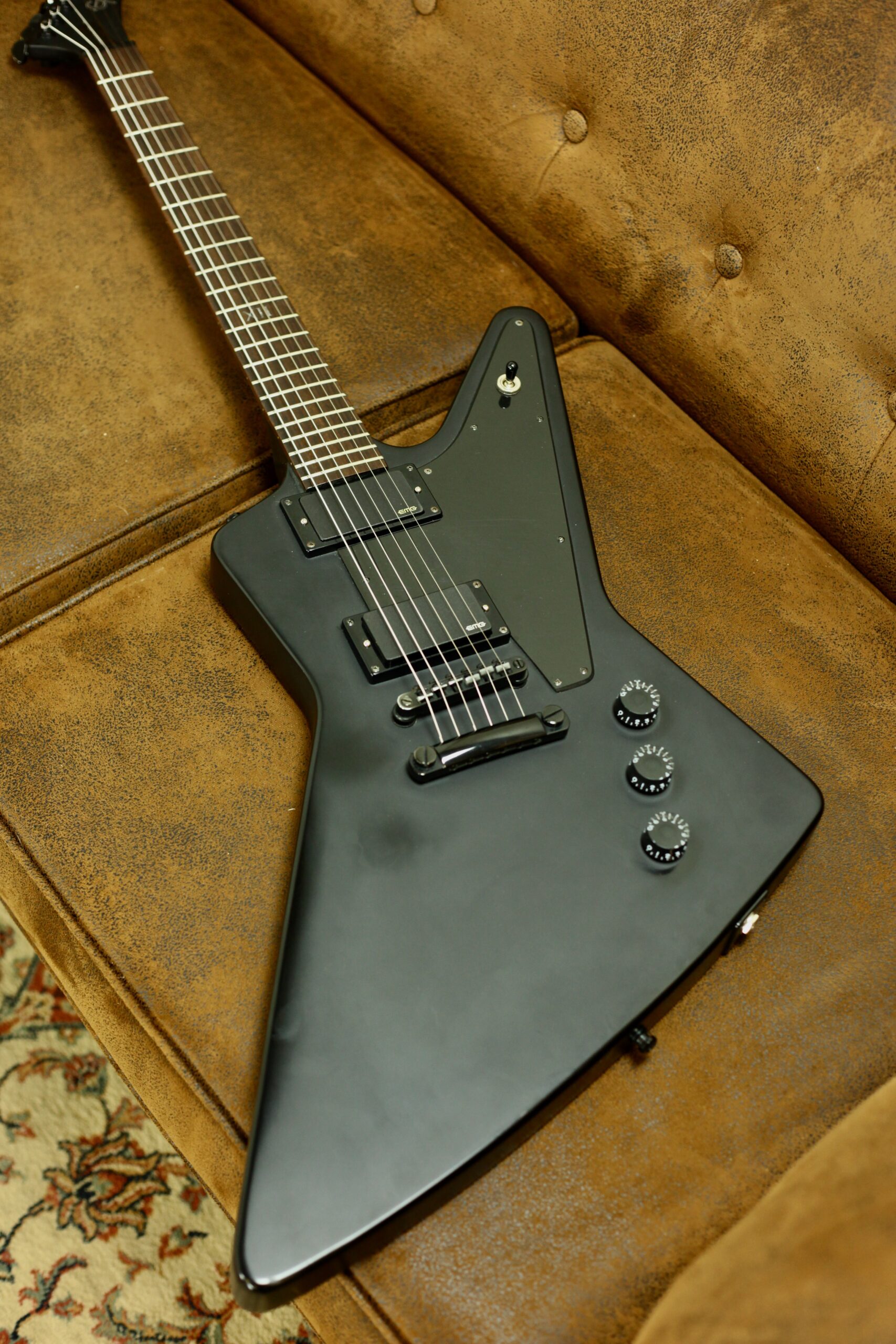 Epiphone Goth ’58 Explorer | Pitch Black
