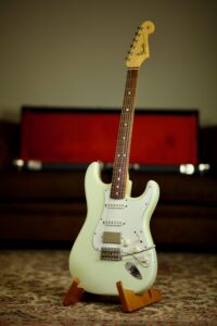 Fender American Vintage '65 Stratocaster Re-Issue | Olympic White