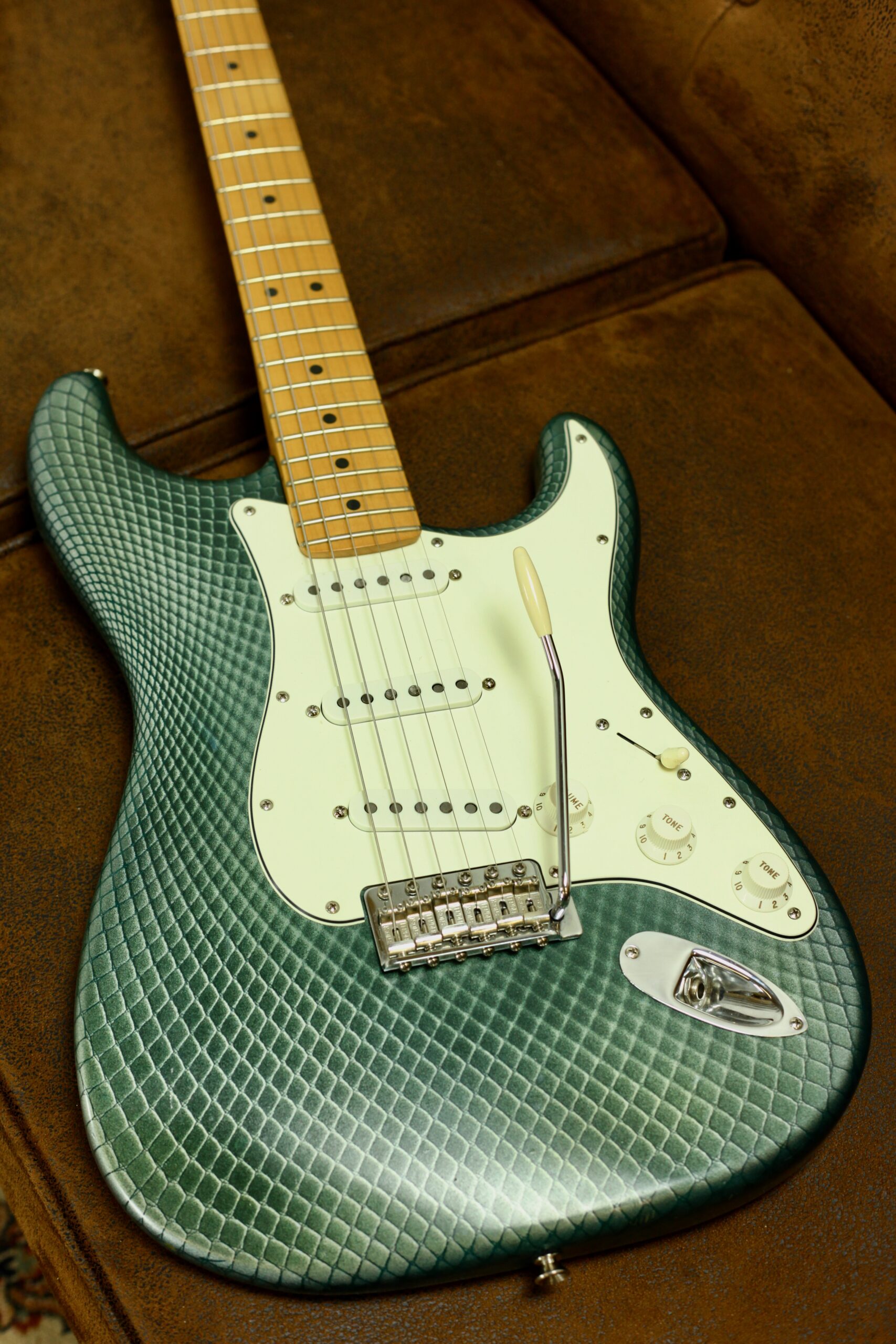 Fender USA Standard Stratocaster 2002 | Snake Skin