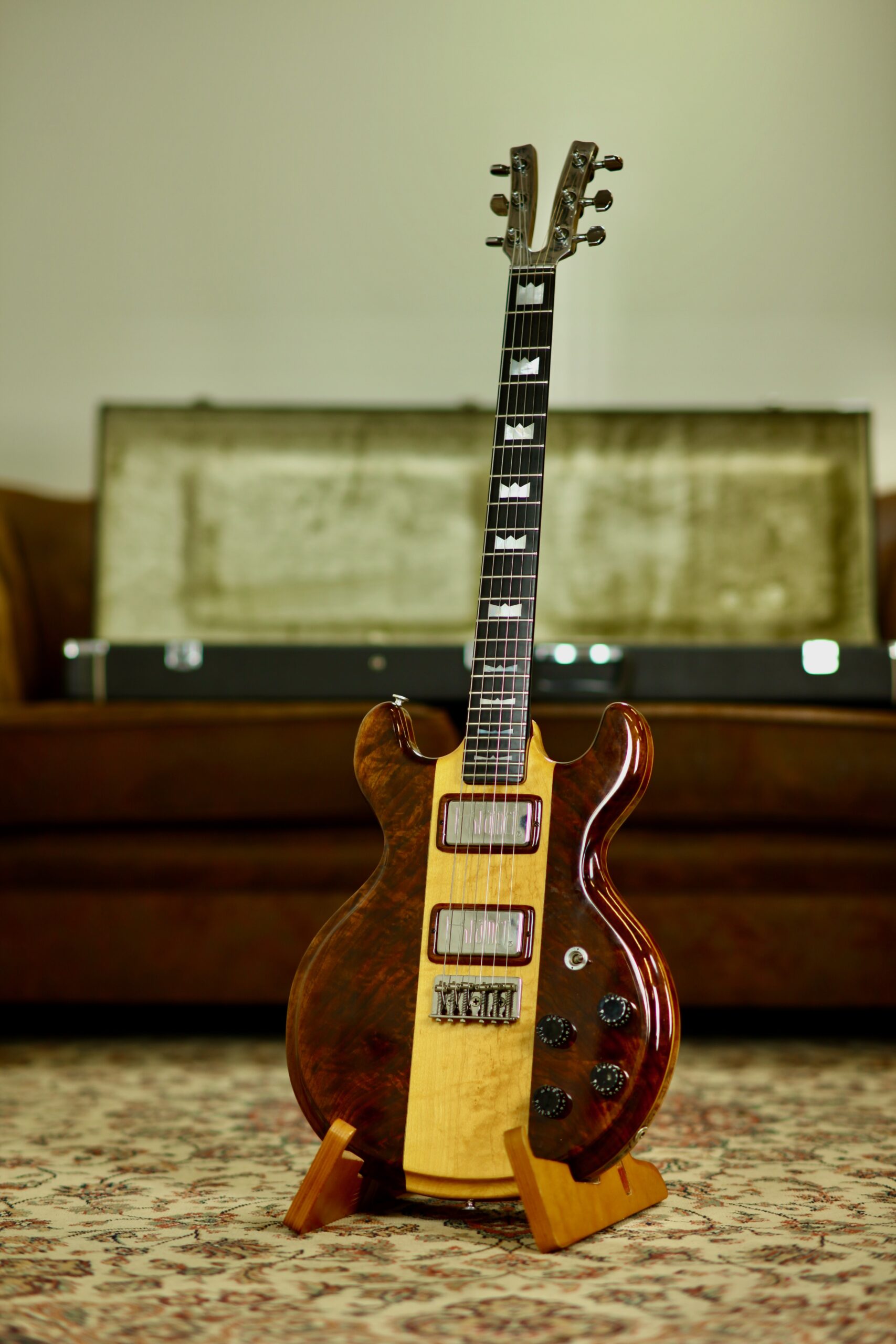 Kramer 650G “Artist” USA (1978) | Walnut Alembic