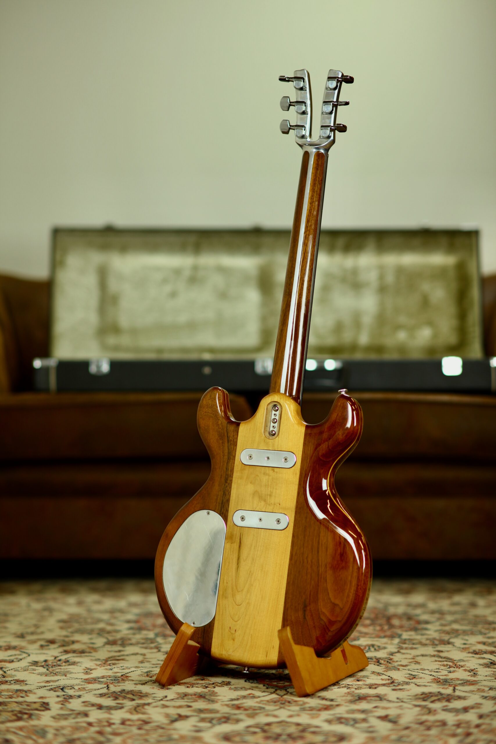 Kramer 650G “Artist” USA (1978) | Walnut Alembic