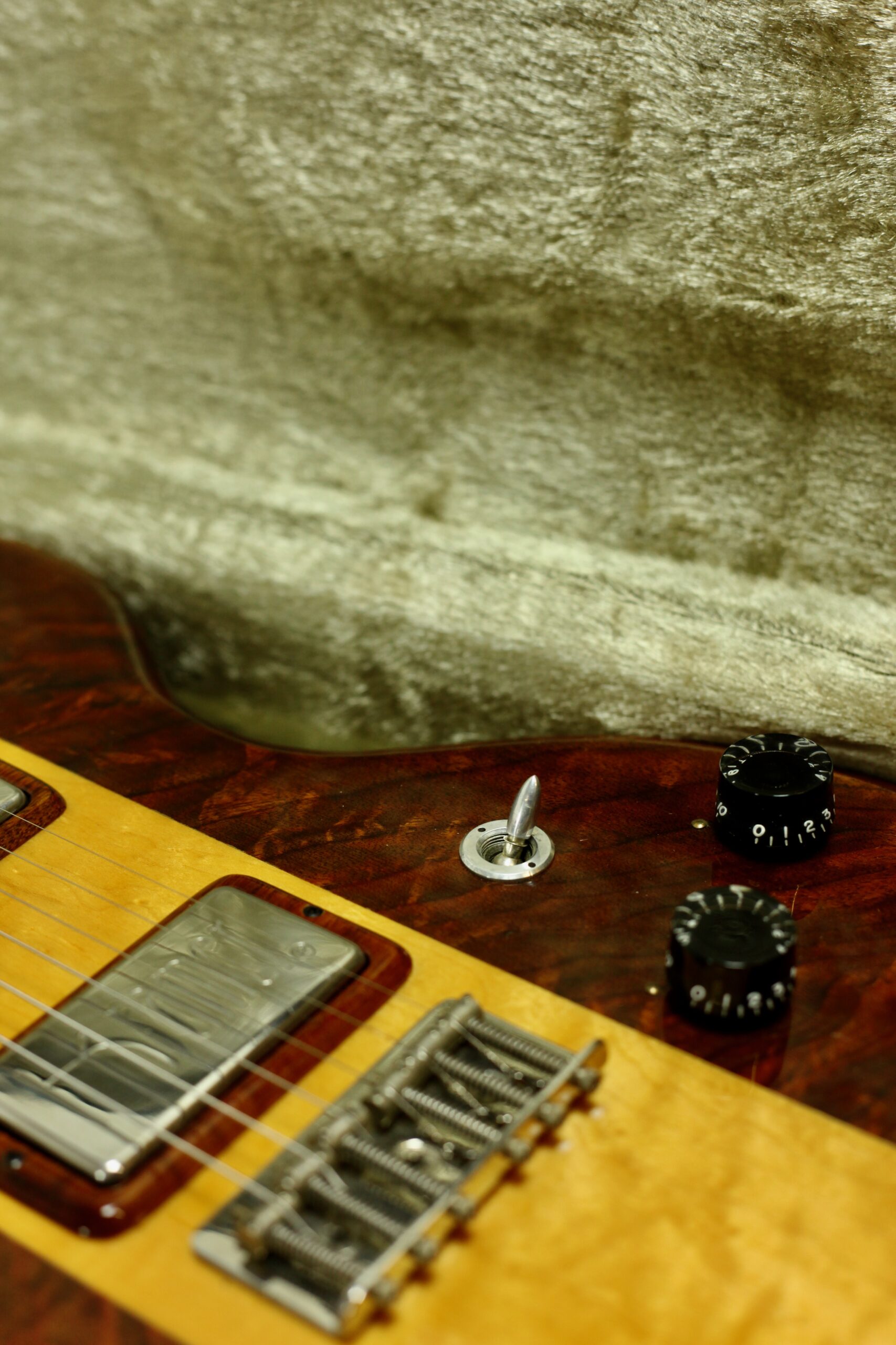 Kramer 650G “Artist” USA (1978) | Walnut Alembic